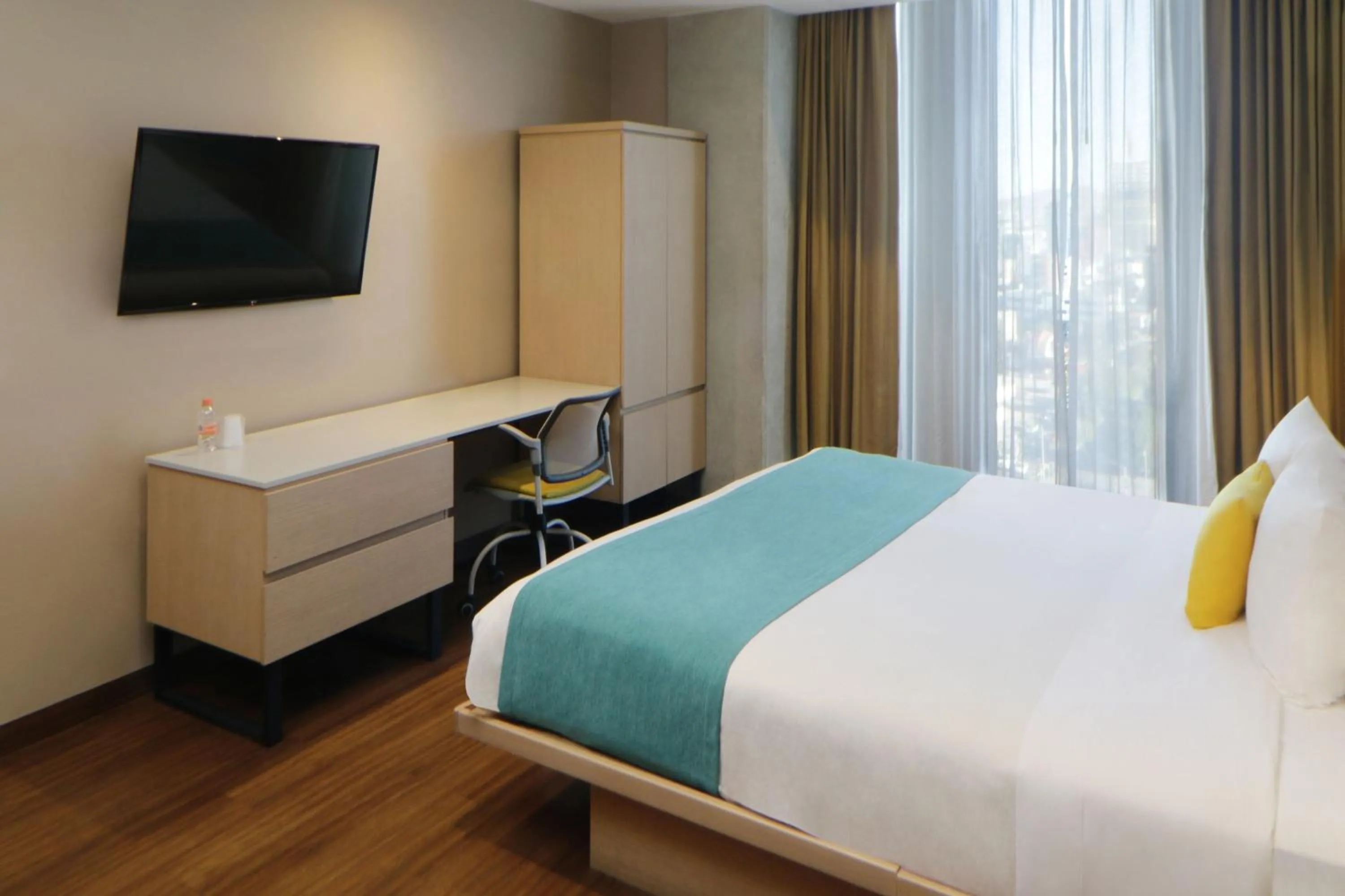 Photo of the whole room, Bed in City Express Suites by Marriott Tijuana Rio