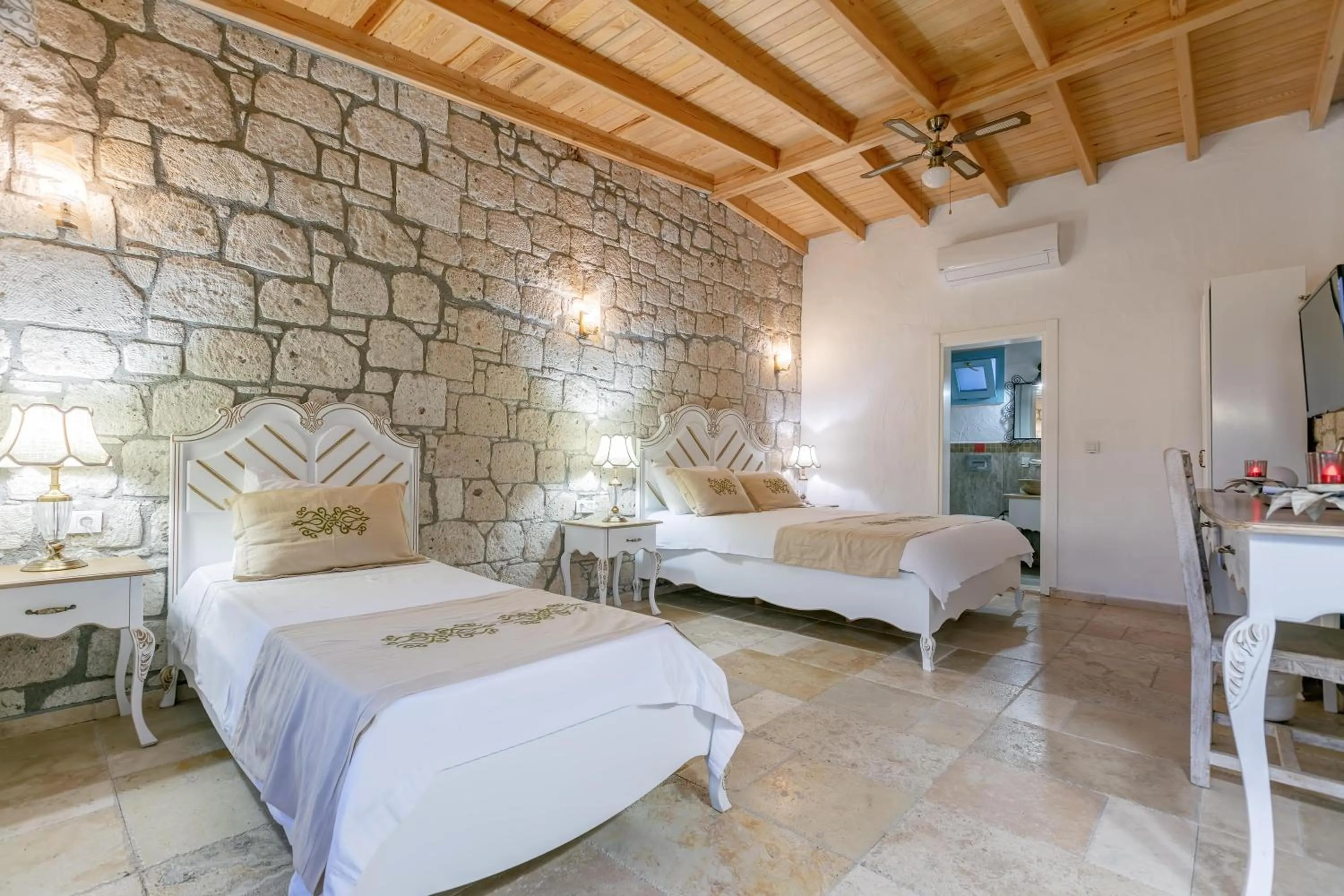 Photo of the whole room, Bed in Villa Fora Hotel