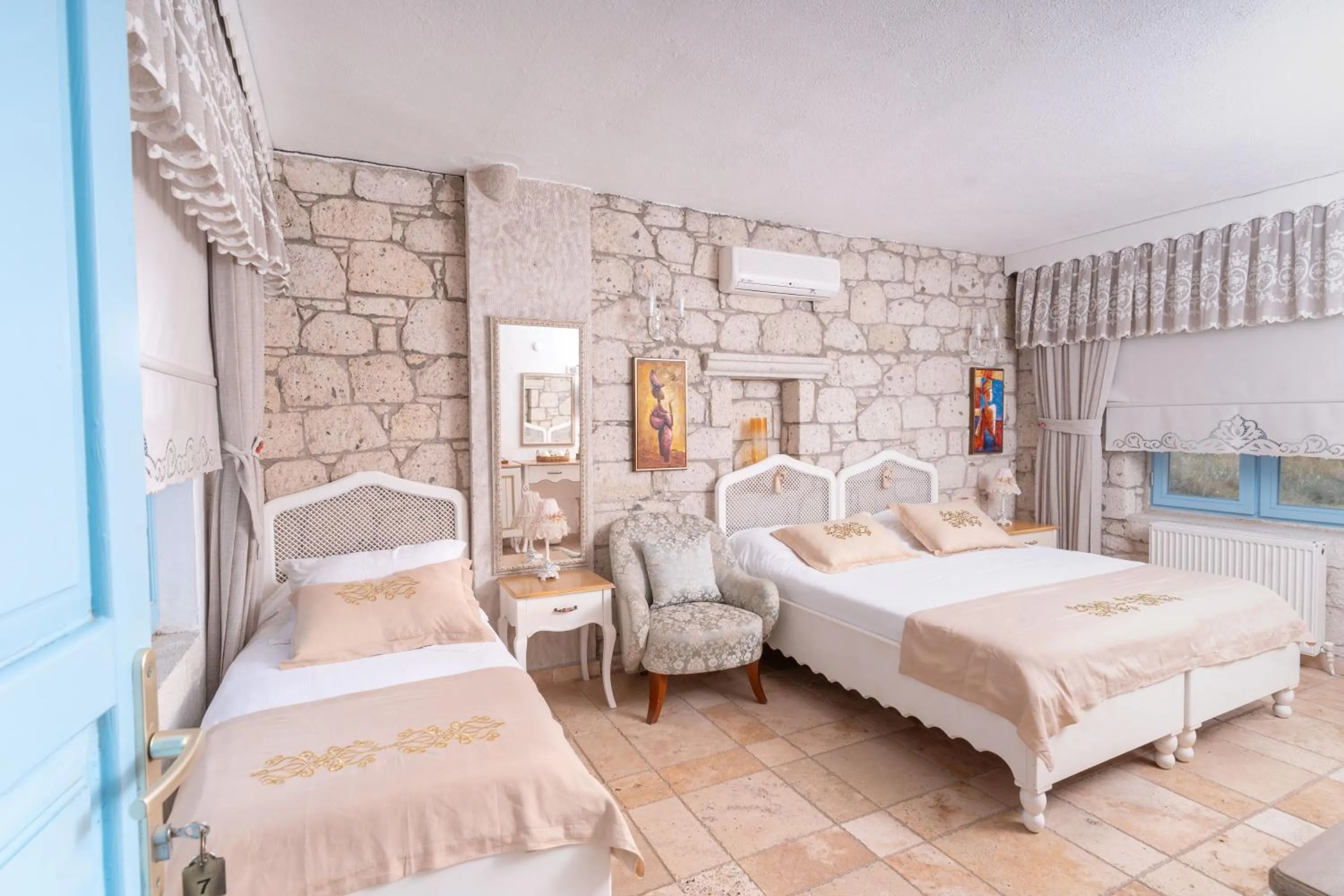 Property building, Bed in Villa Fora Hotel