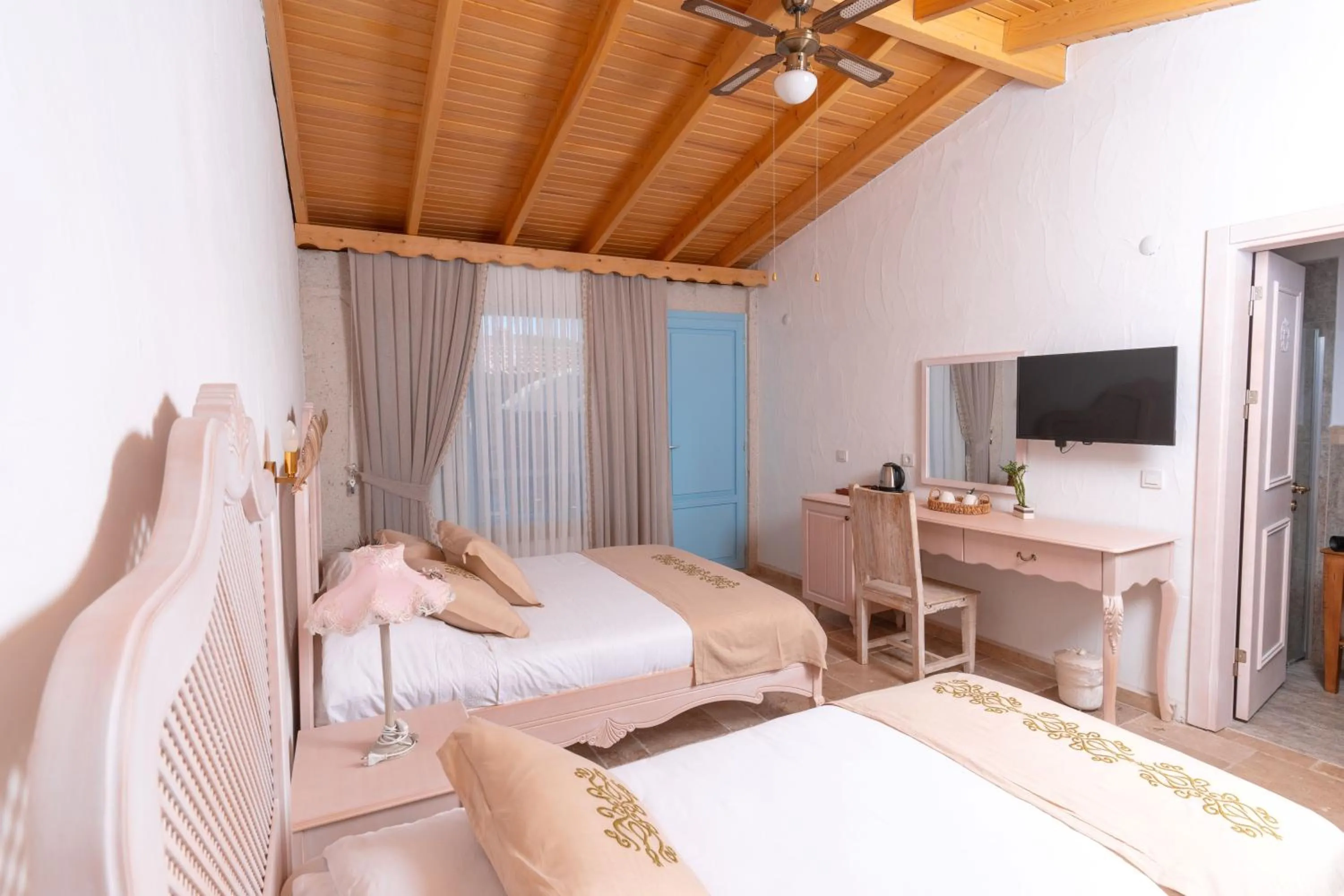 Property building, Bed in Villa Fora Hotel