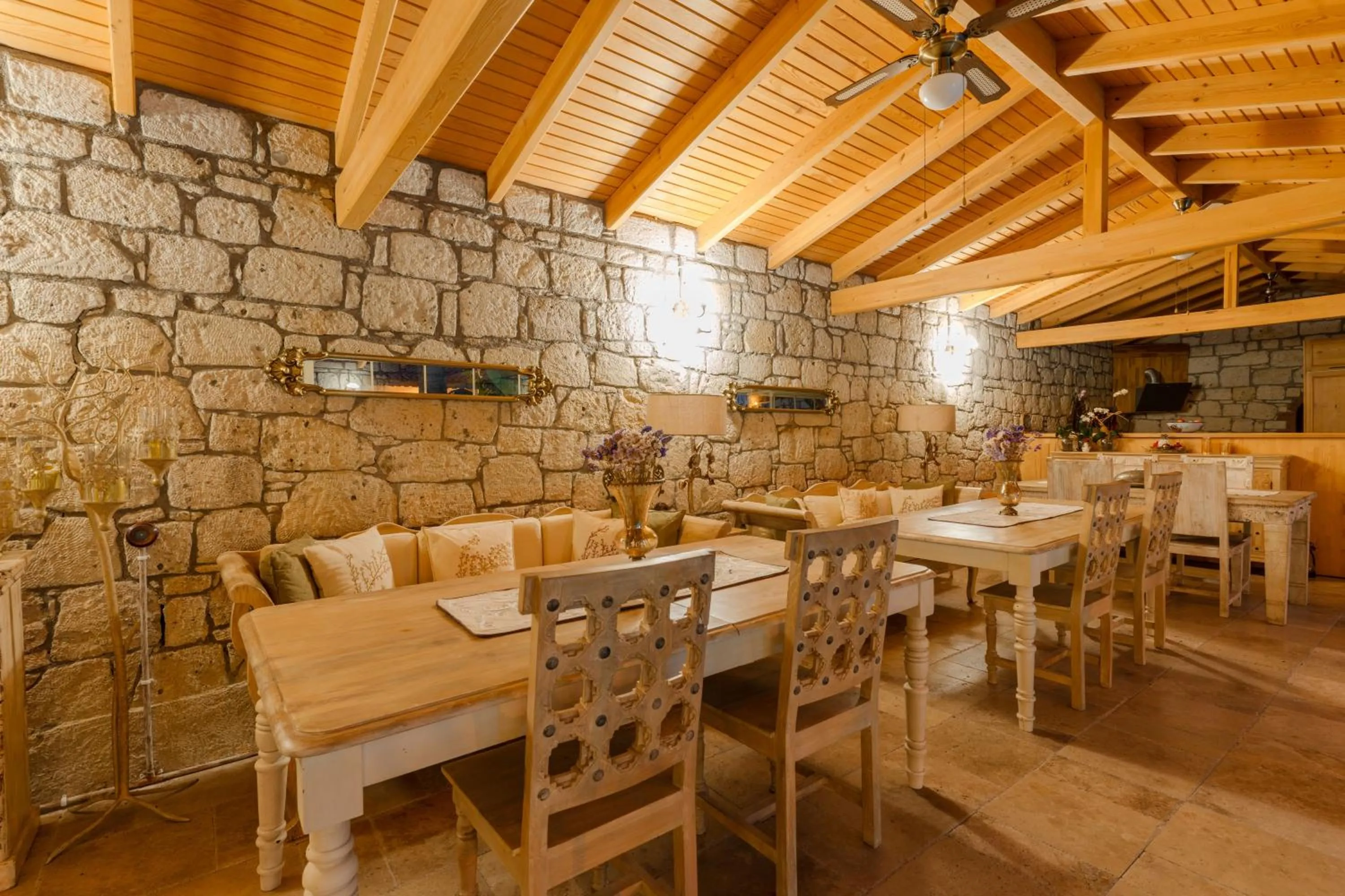 Restaurant/places to eat in Villa Fora Hotel