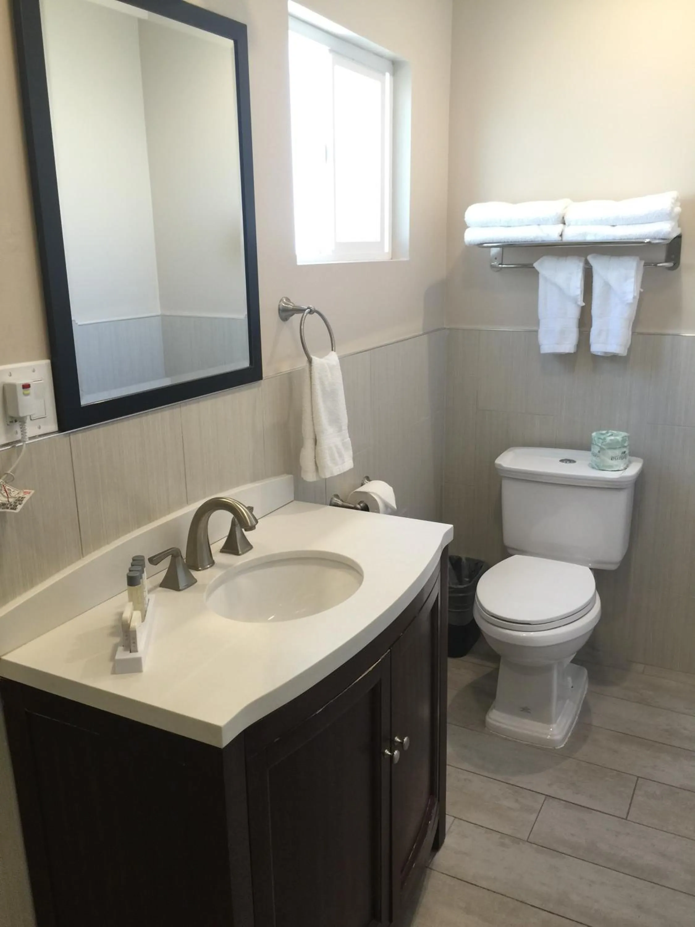 Day in El Royale Hotel - Near Universal Studios Hollywood