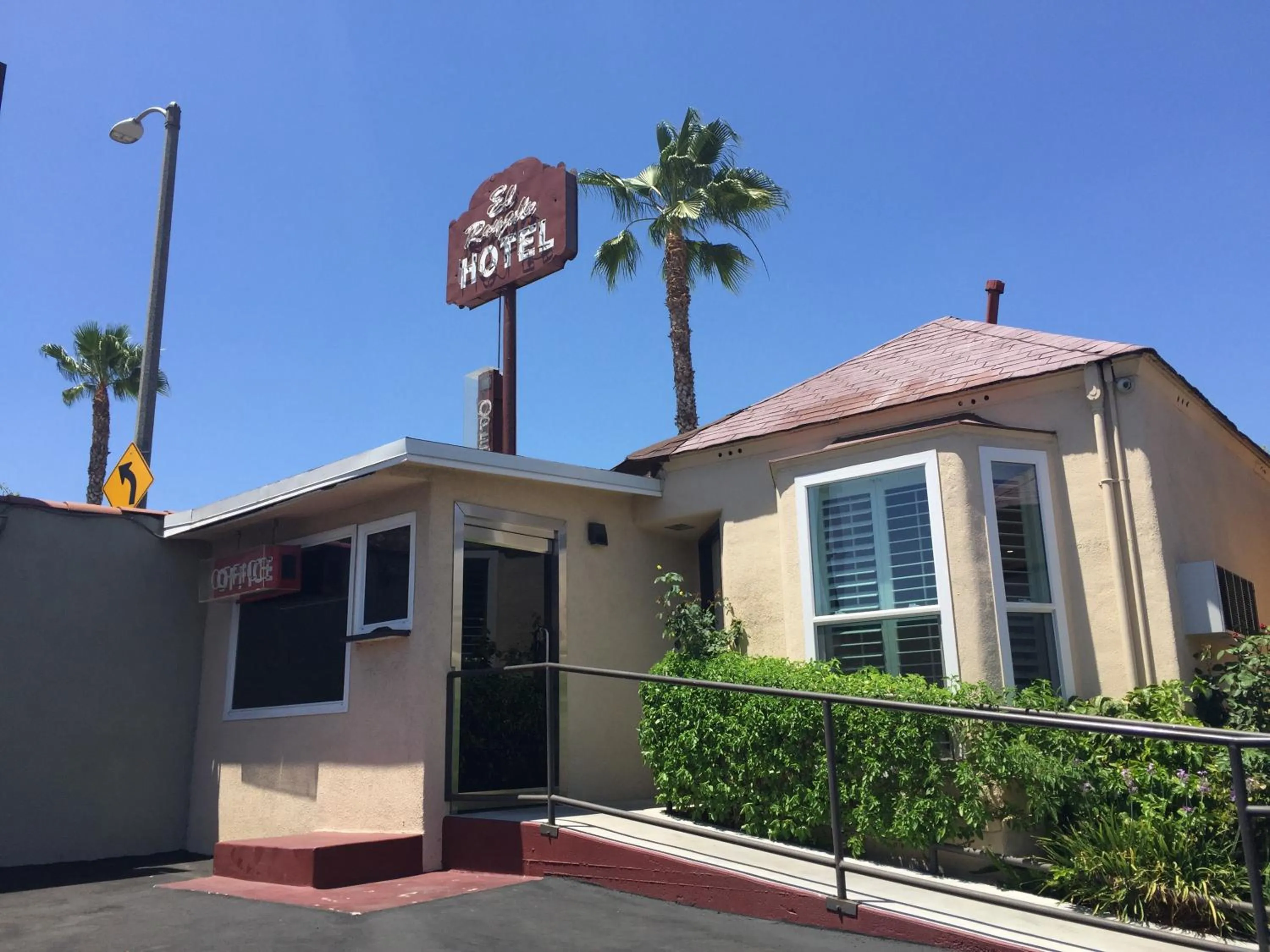 Facade/entrance in El Royale Hotel - Near Universal Studios Hollywood