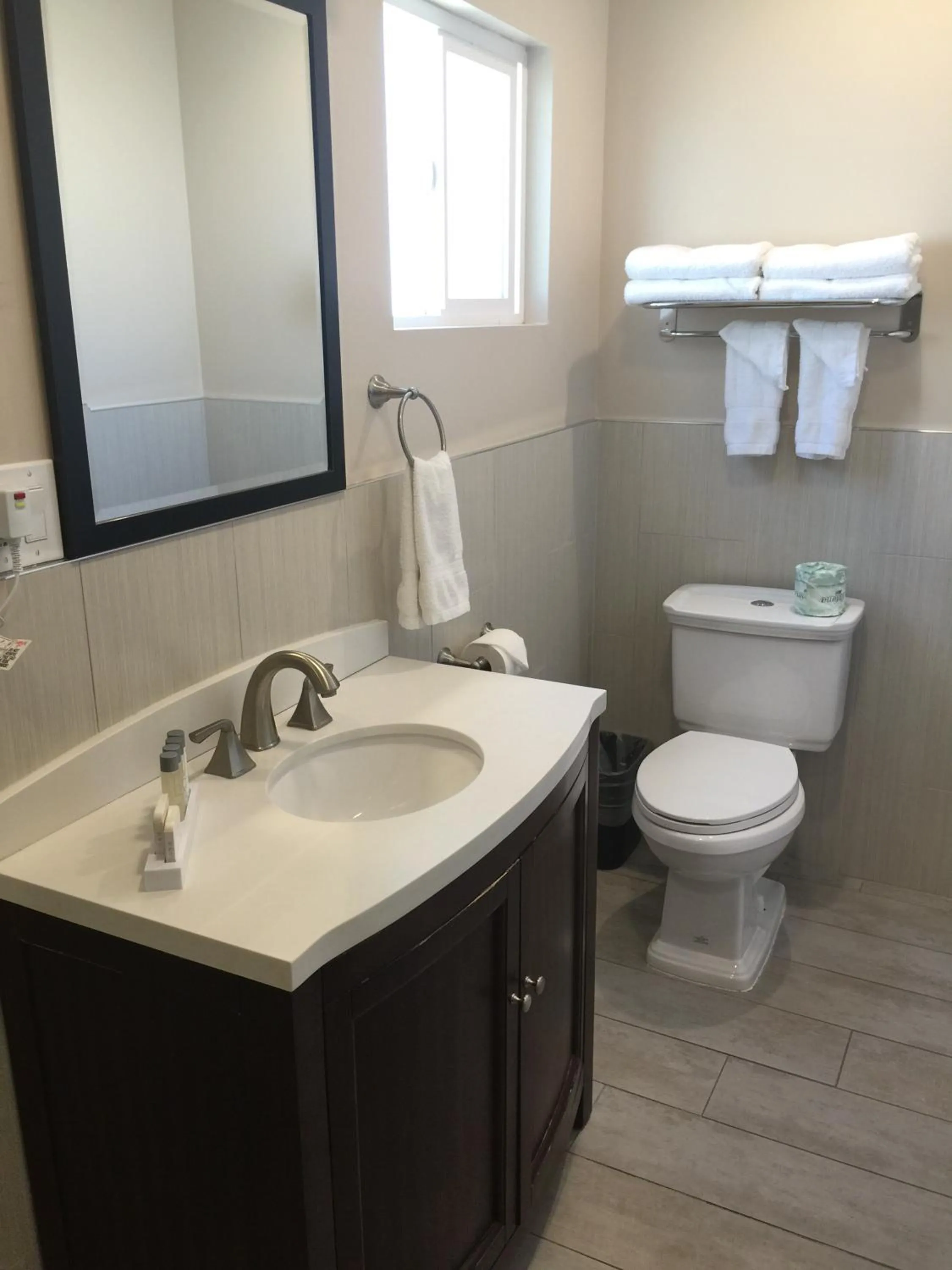 Day in El Royale Hotel - Near Universal Studios Hollywood