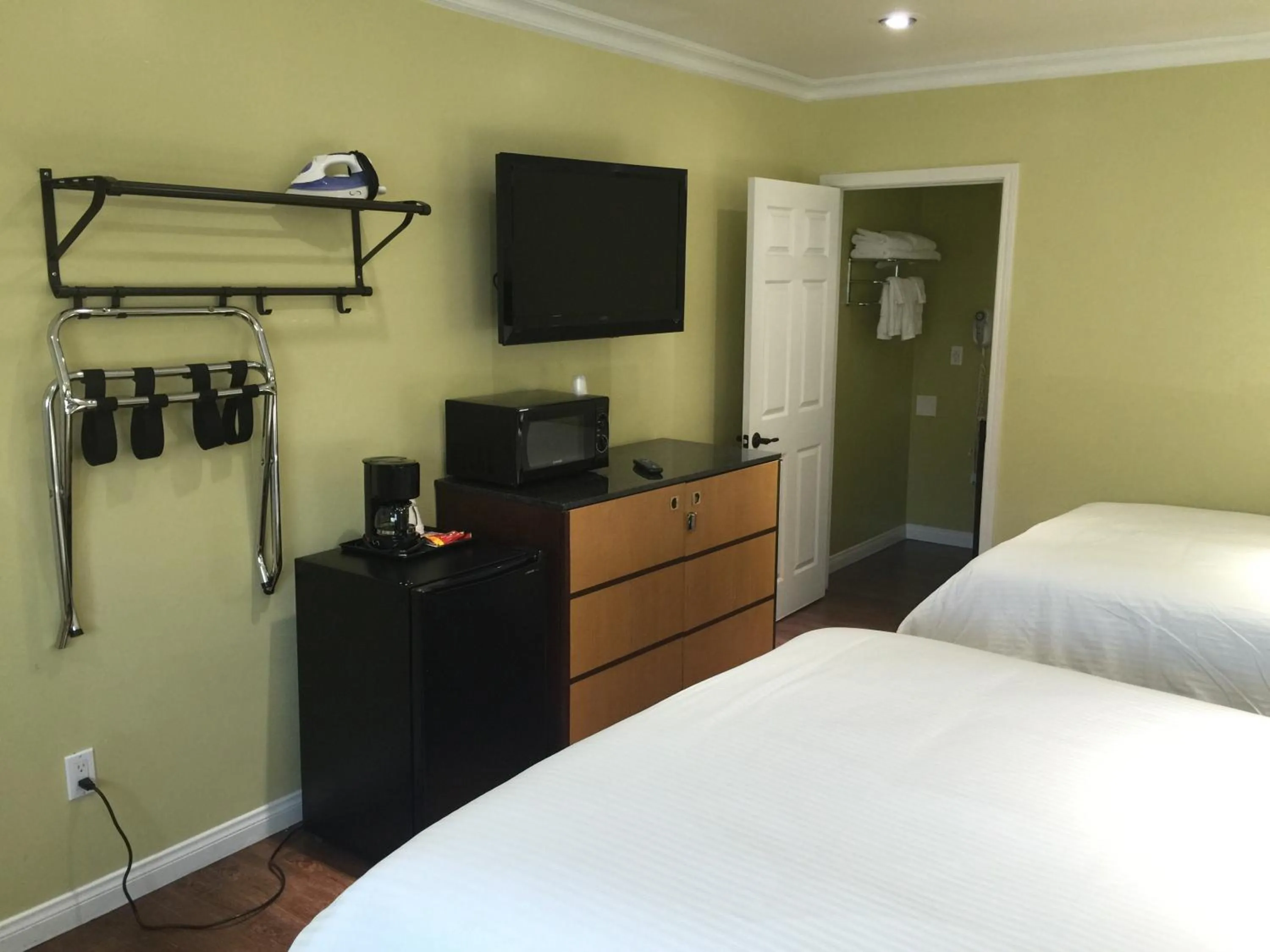 Decorative detail, Bed in El Royale Hotel - Near Universal Studios Hollywood