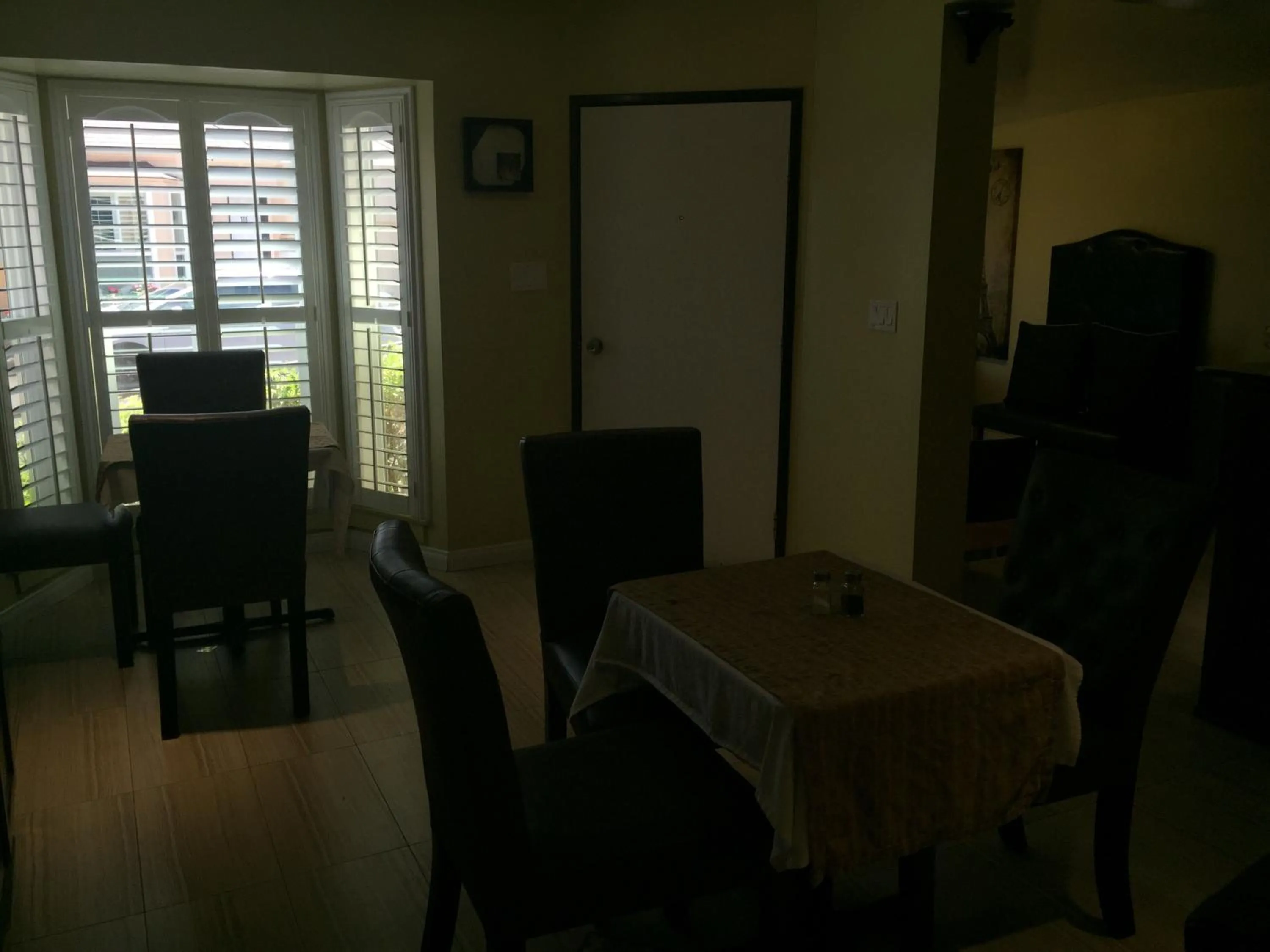 Restaurant/places to eat in El Royale Hotel - Near Universal Studios Hollywood