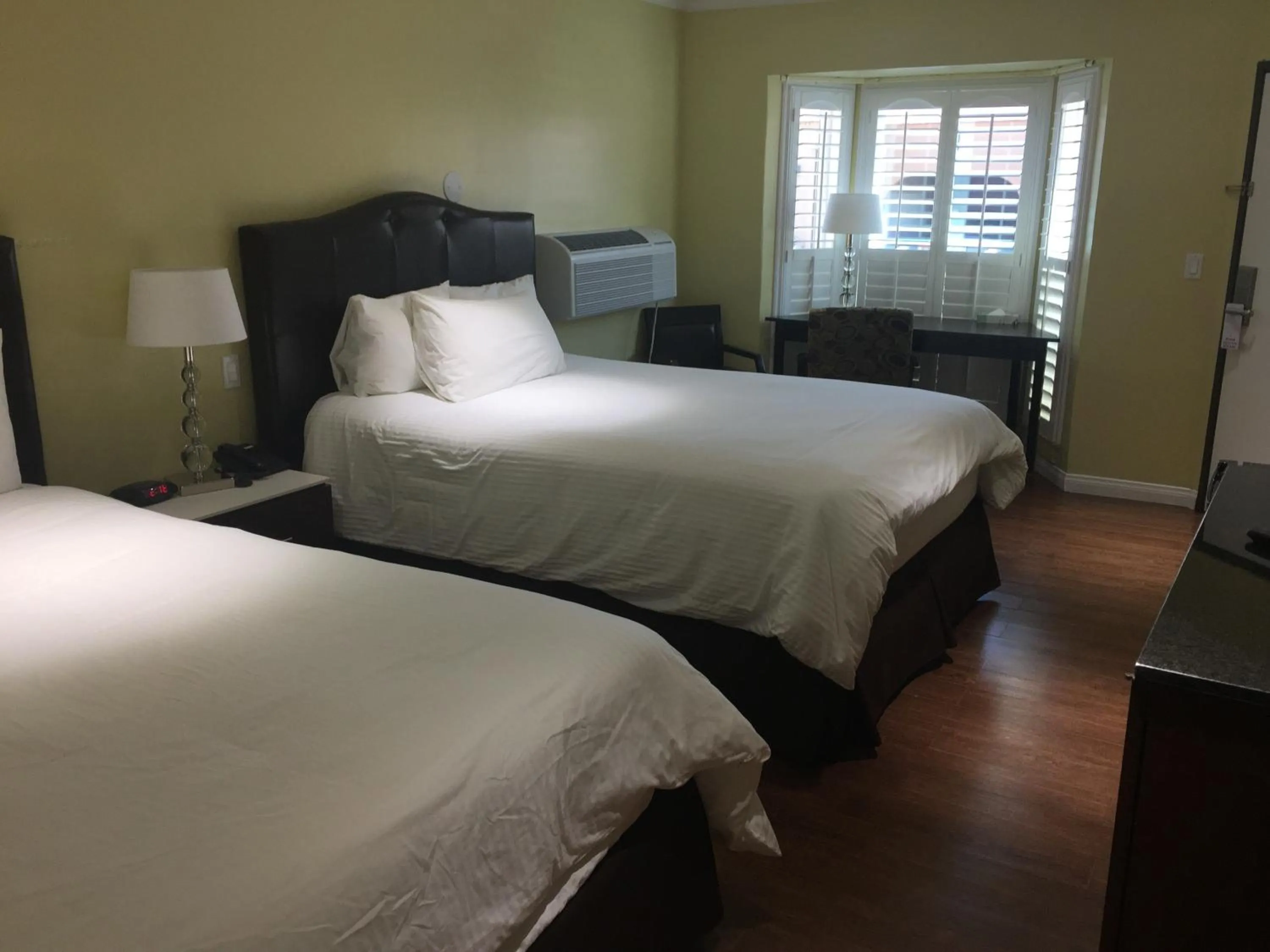 Day, Bed in El Royale Hotel - Near Universal Studios Hollywood