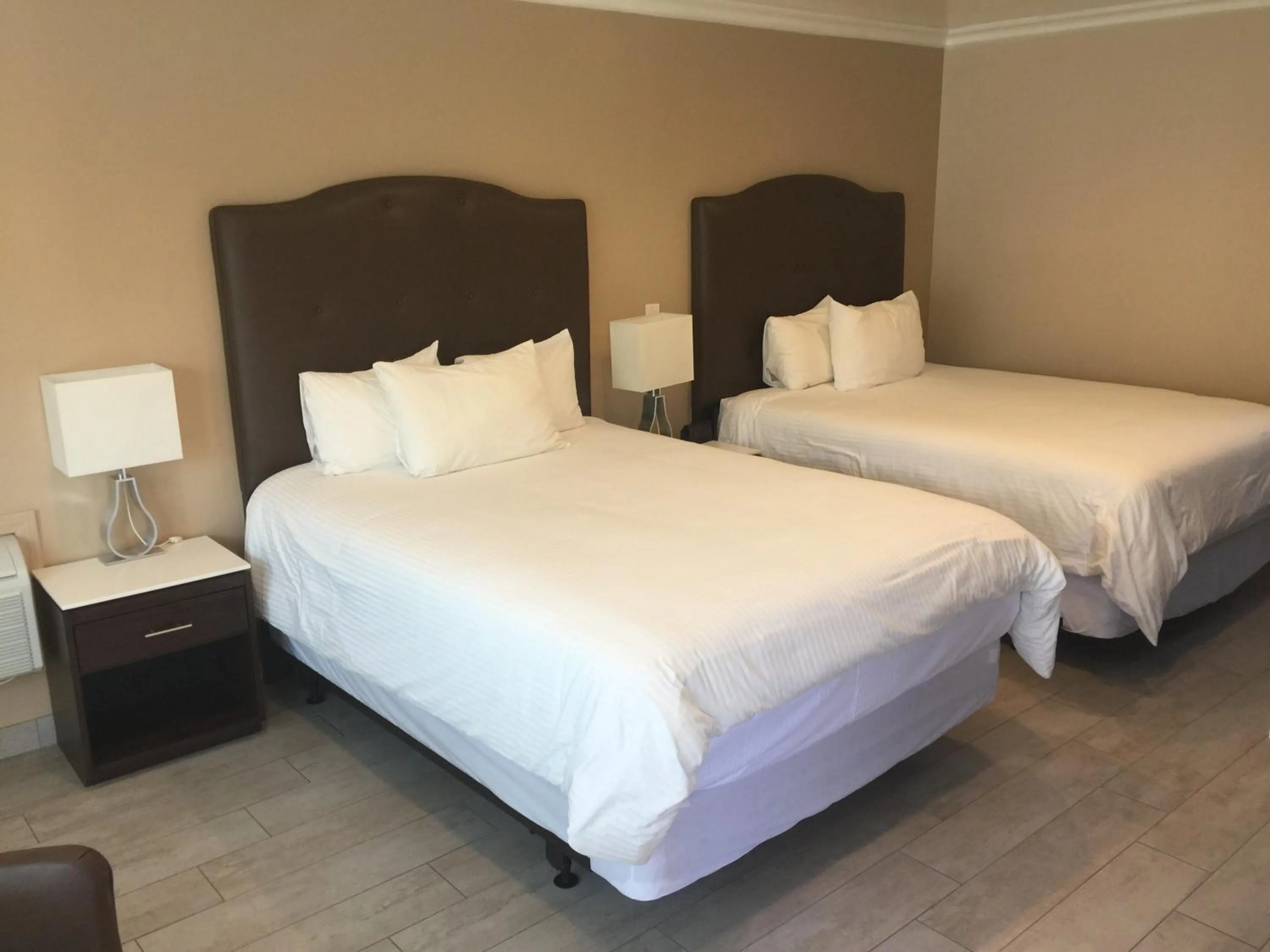 Photo of the whole room, Bed in El Royale Hotel - Near Universal Studios Hollywood