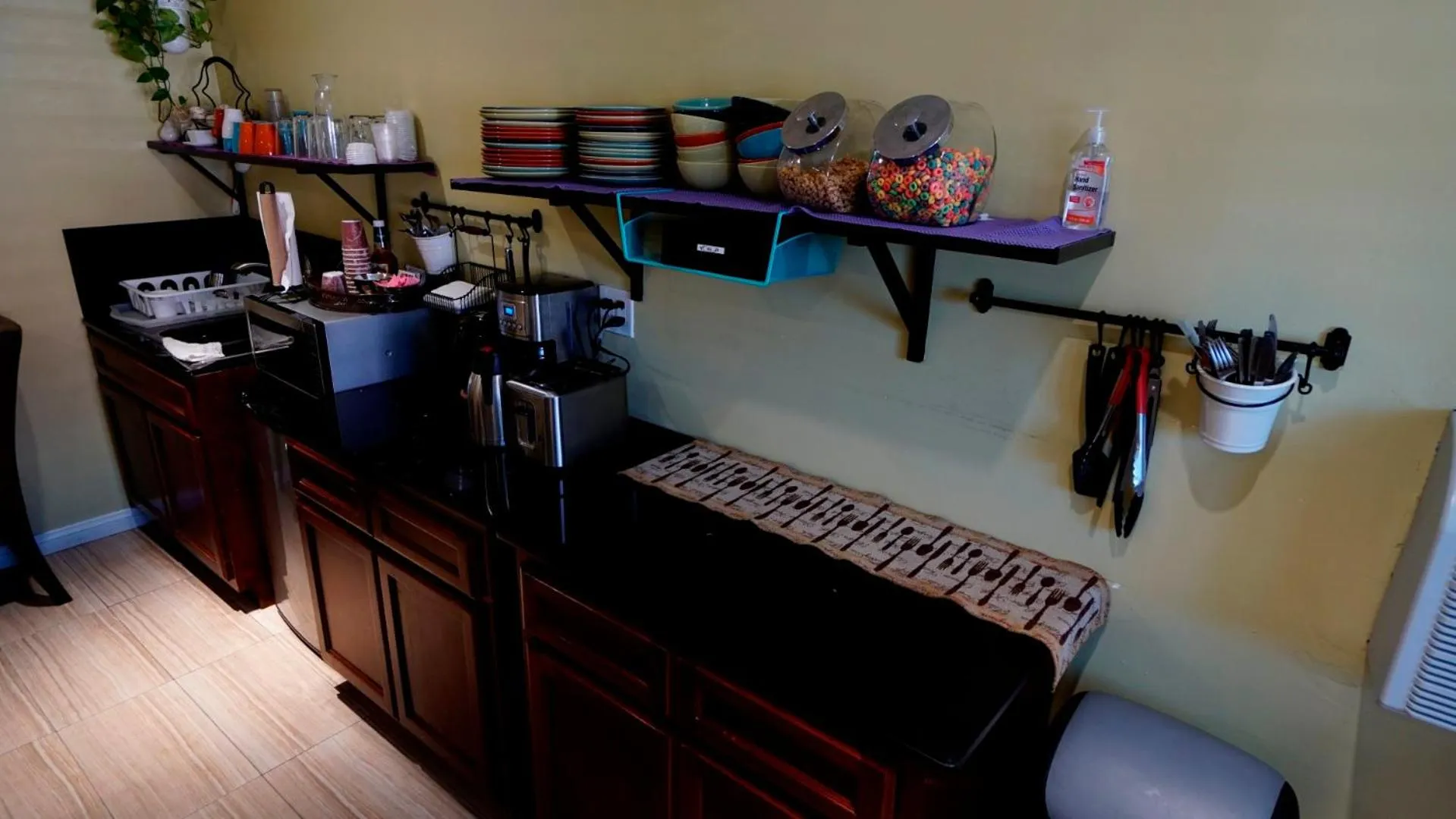 Breakfast in El Royale Hotel - Near Universal Studios Hollywood