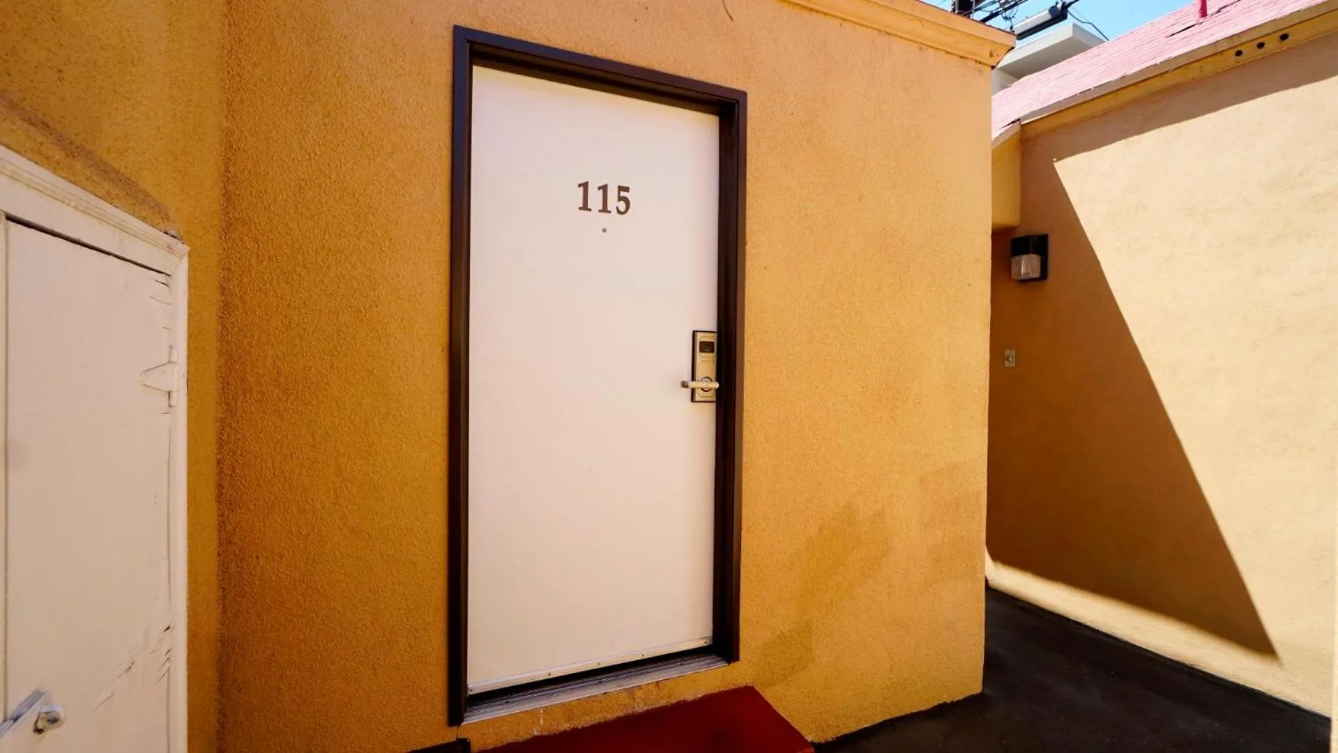 Property building in El Royale Hotel - Near Universal Studios Hollywood