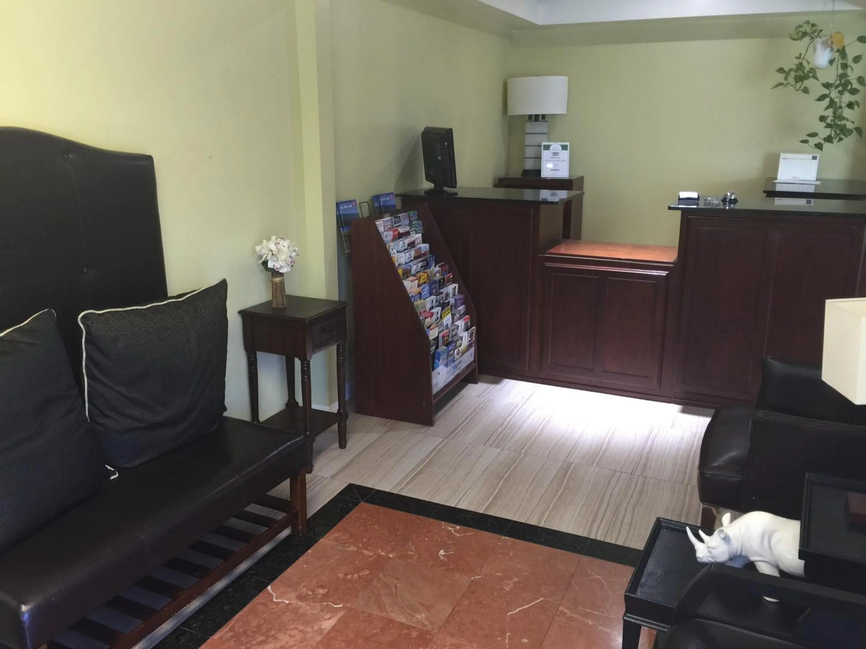 Lobby or reception in El Royale Hotel - Near Universal Studios Hollywood