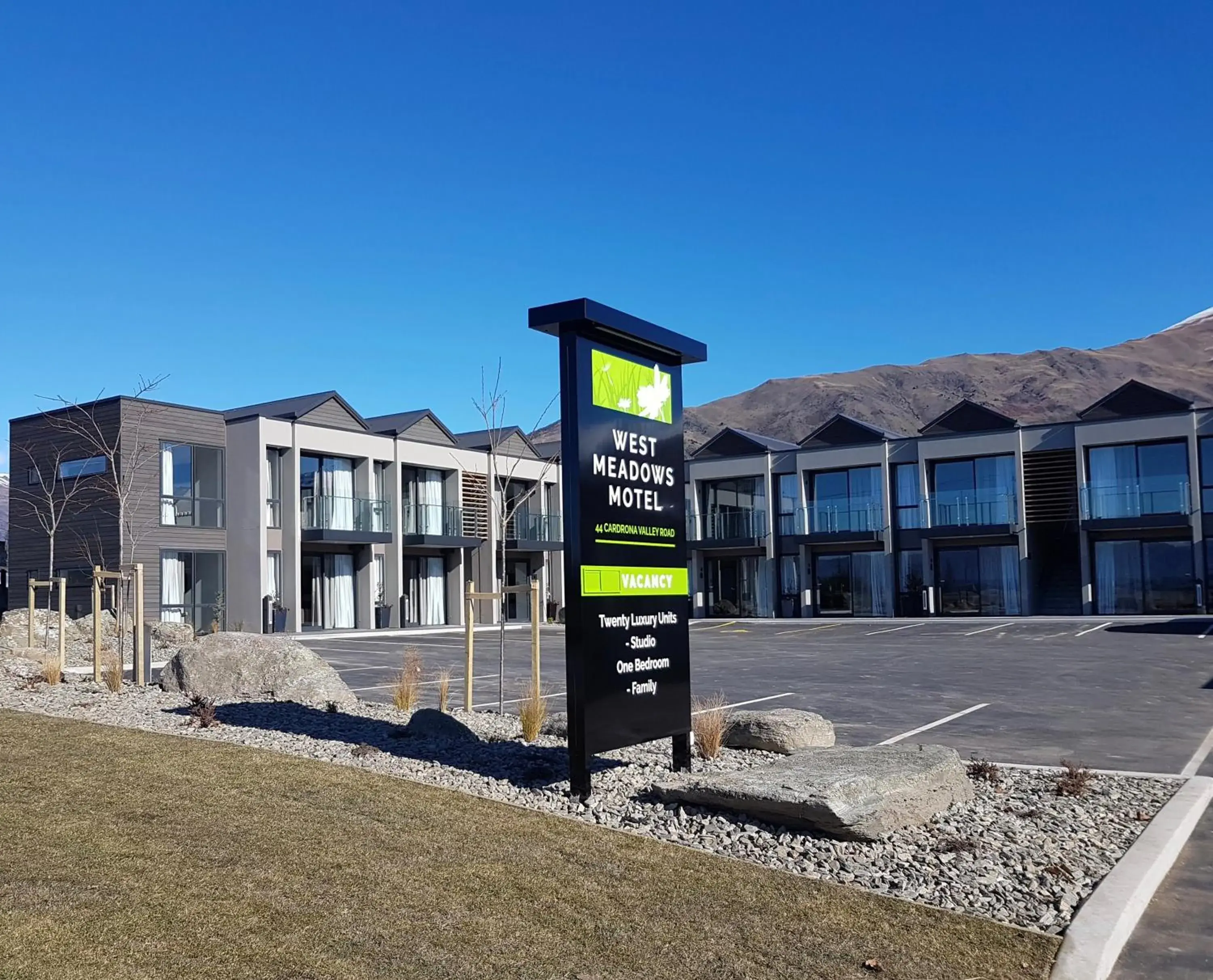 Facade/entrance in West Meadows of Wanaka Facade/entrance in West Meadows of Wanaka