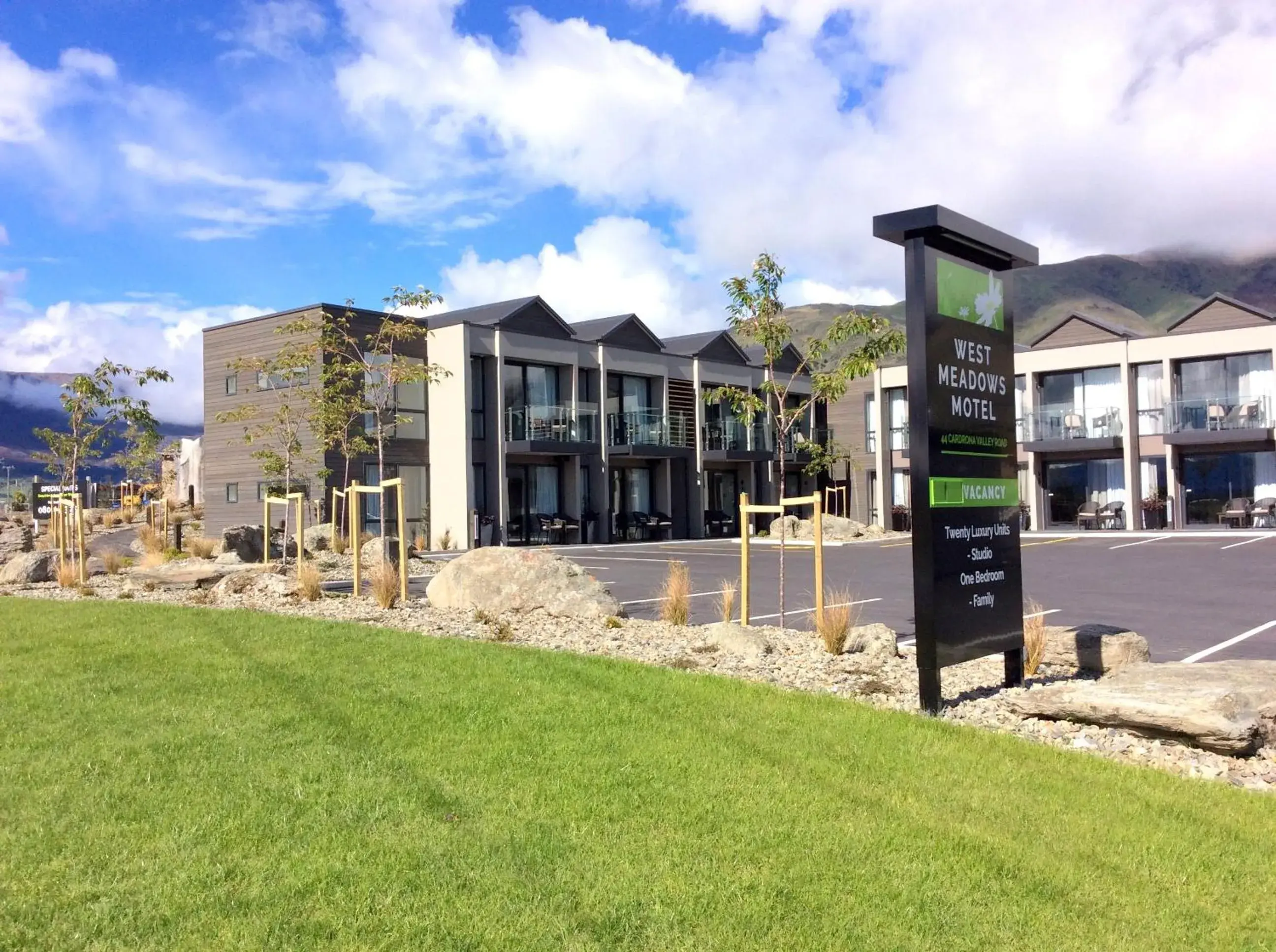 Property building in West Meadows of Wanaka Property building in West Meadows of Wanaka