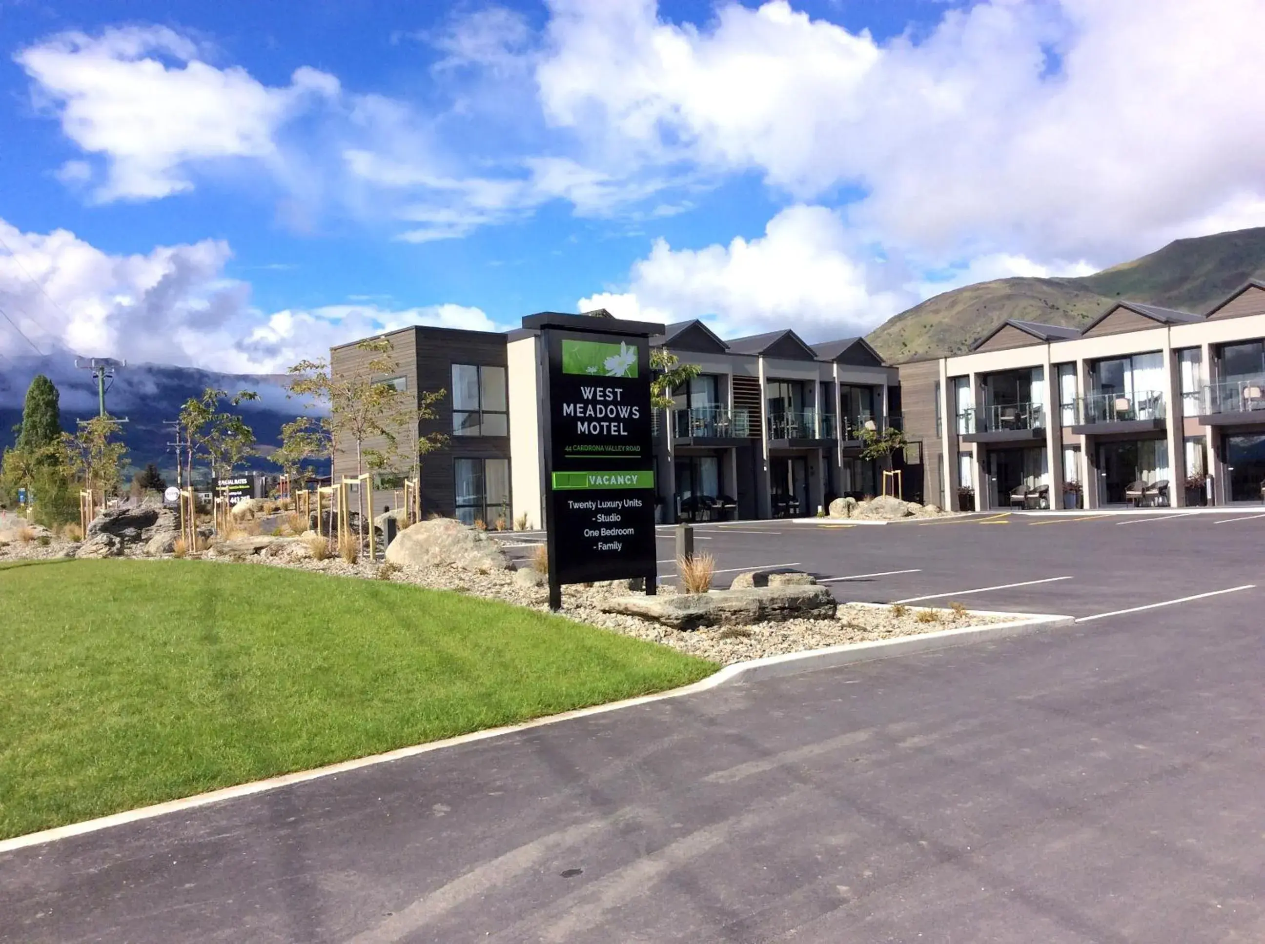 Property building in West Meadows of Wanaka Property building in West Meadows of Wanaka