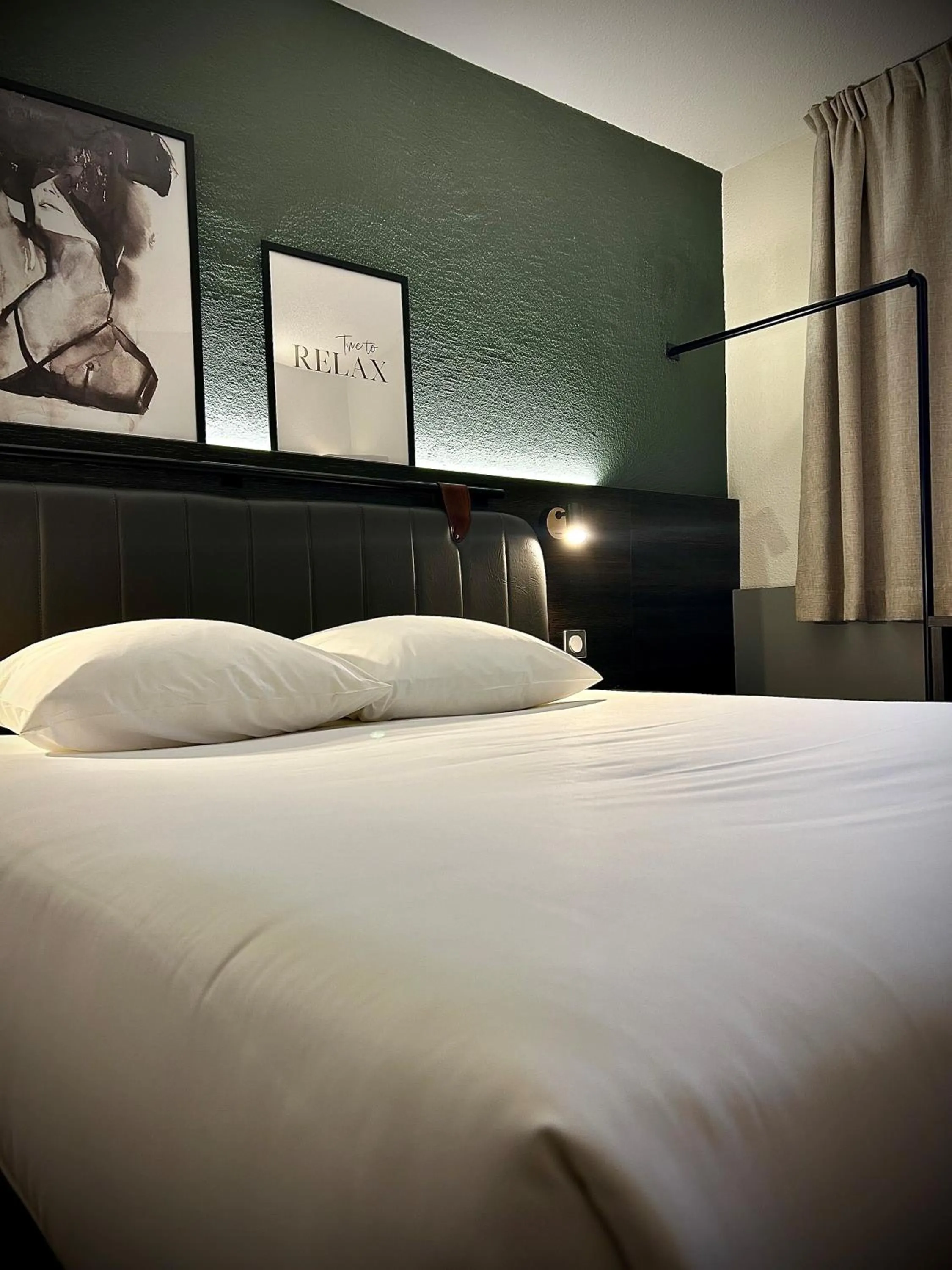 Photo of the whole room, Bed in Tulip Inn Beaune