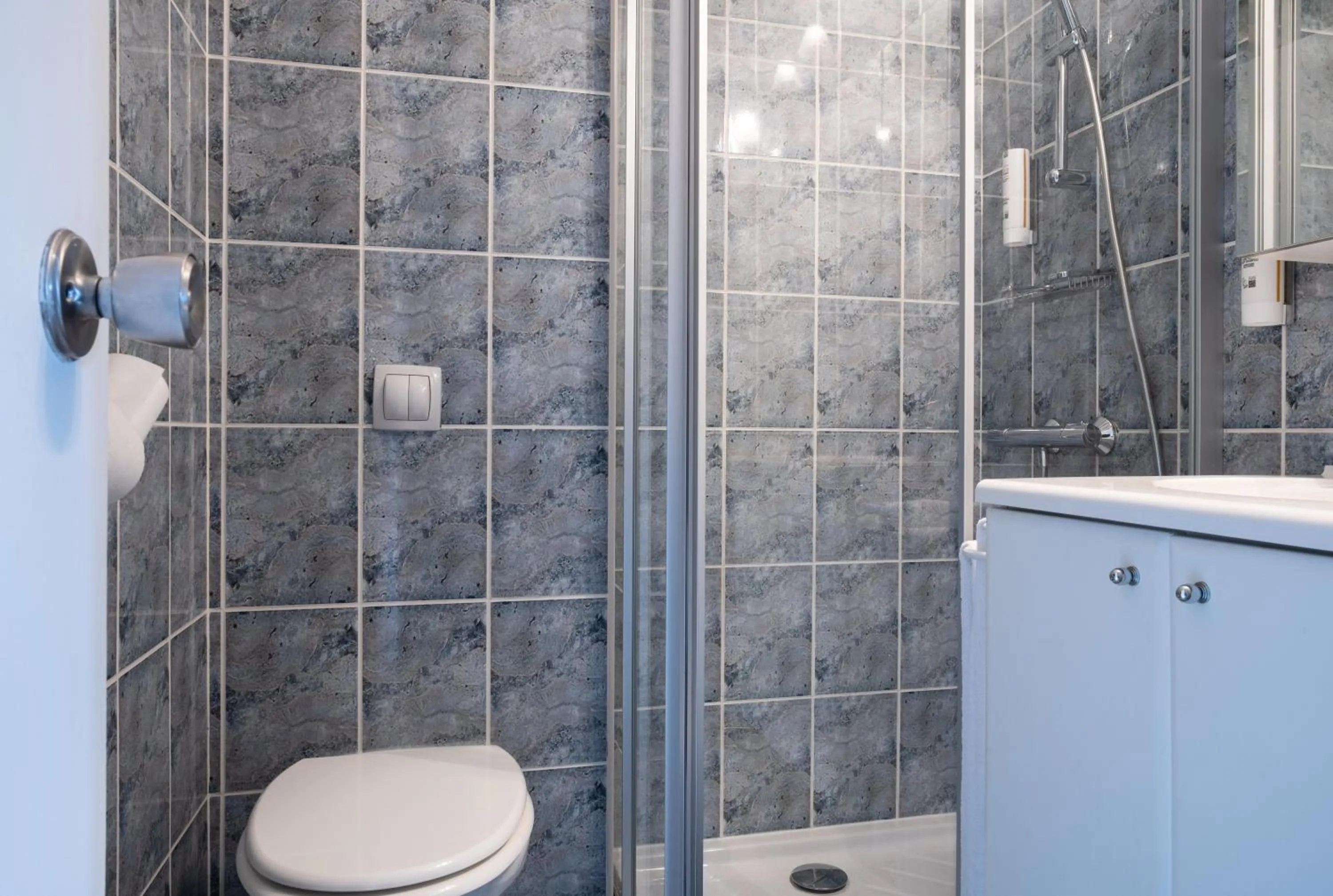 Bathroom in Tulip Inn Beaune