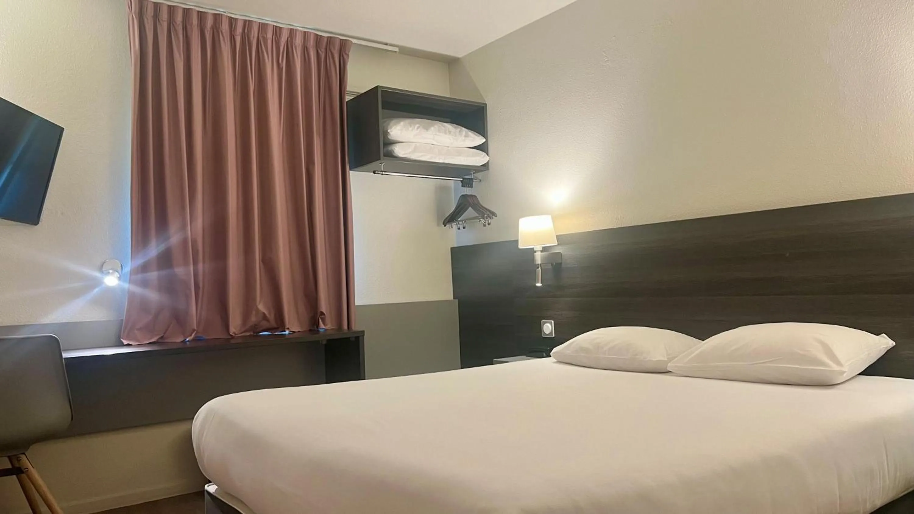 Double Room in Hôtel Carline Beaune