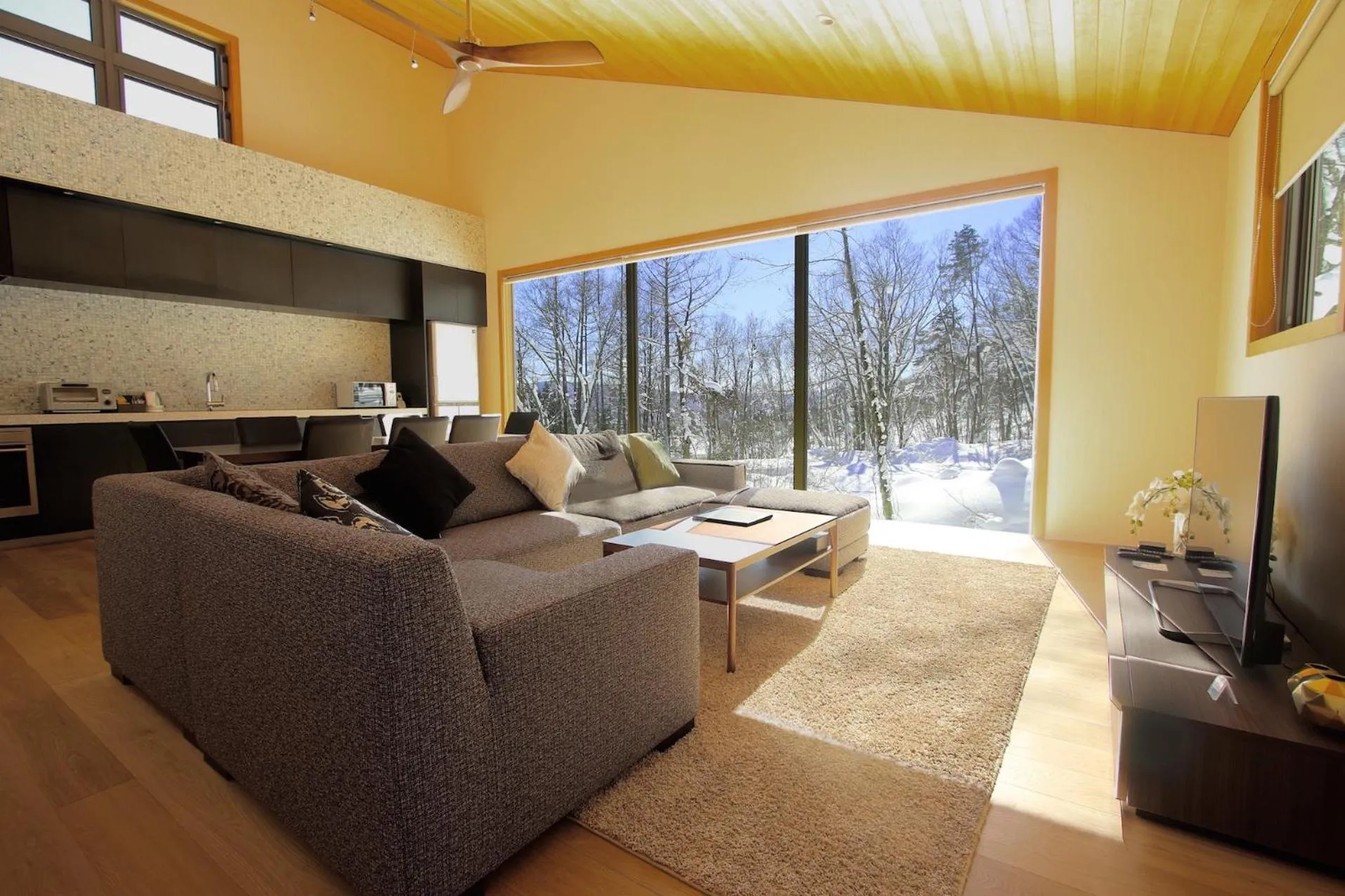 Living room in Solar Chalets by HHG