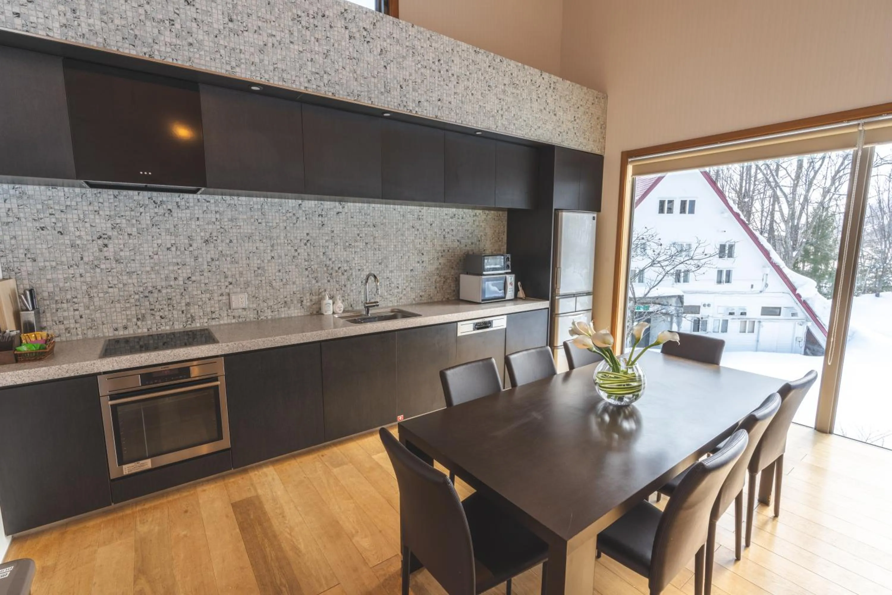 Kitchen or kitchenette in Solar Chalets by HHG