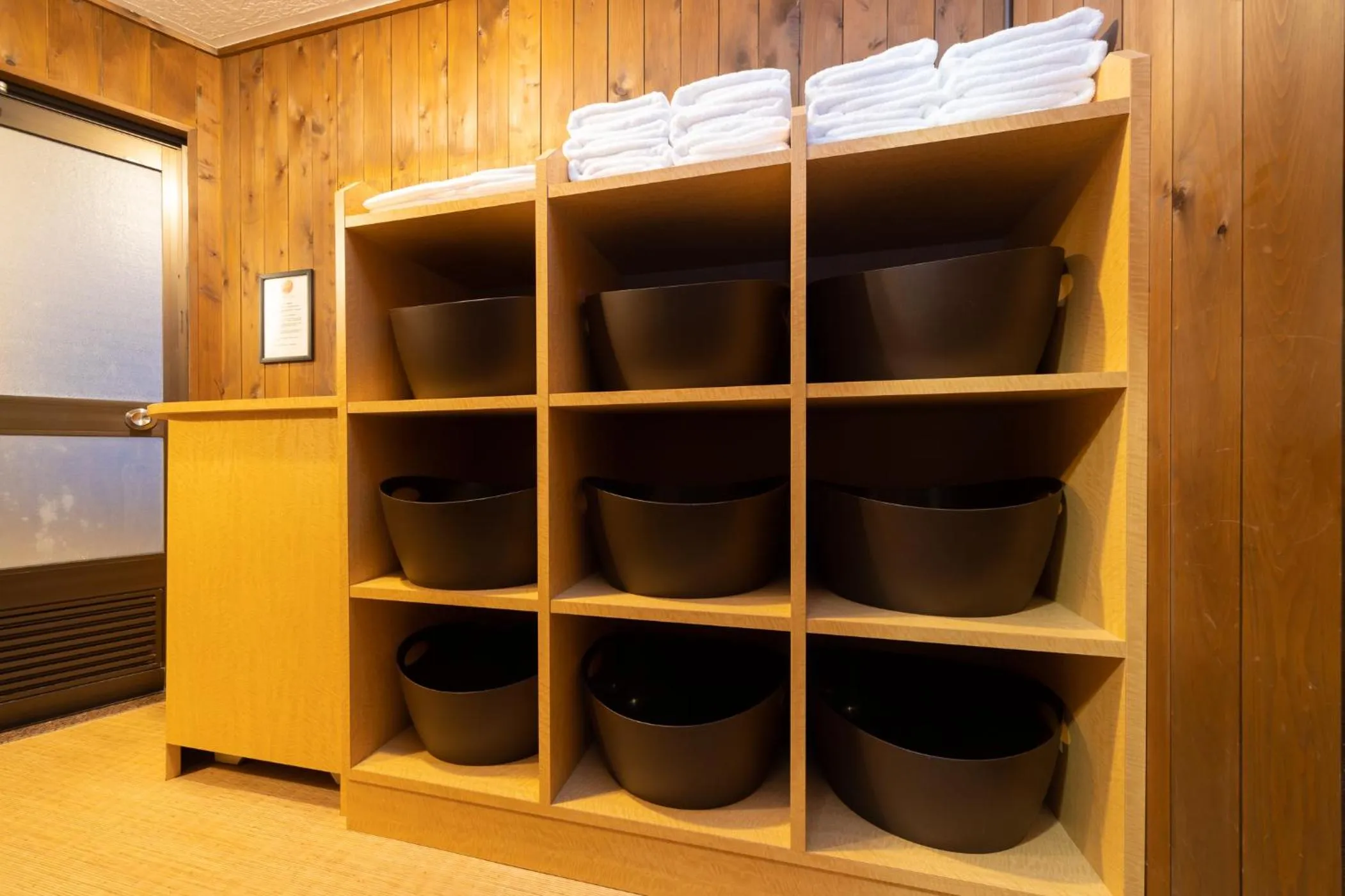 Public Bath in Phoenix Hotel by HHG