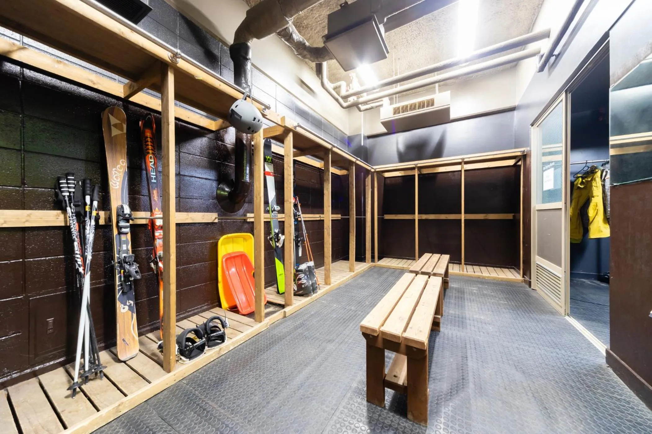 Area and facilities in Phoenix Hotel by HHG