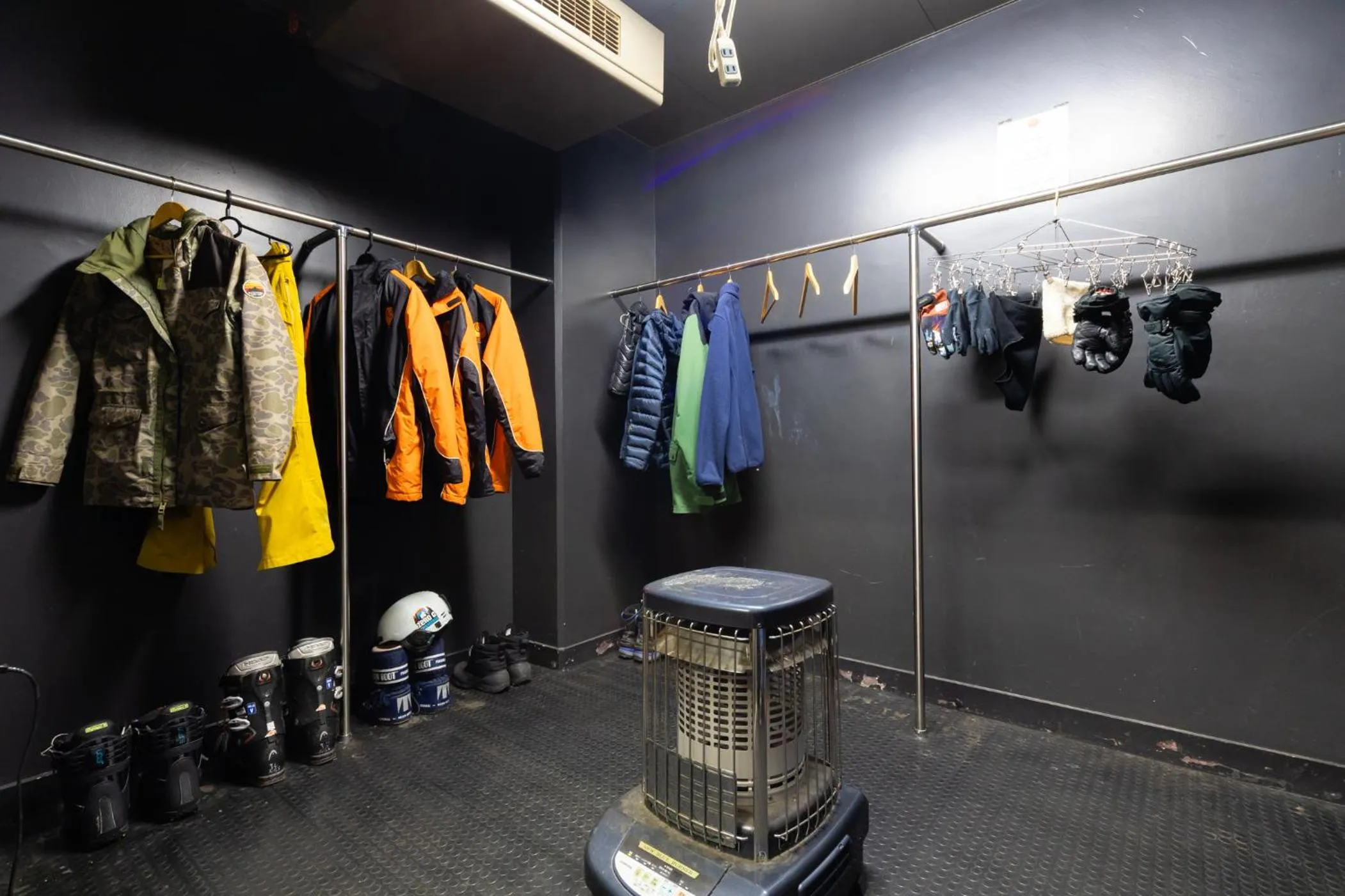 Area and facilities in Phoenix Hotel by HHG