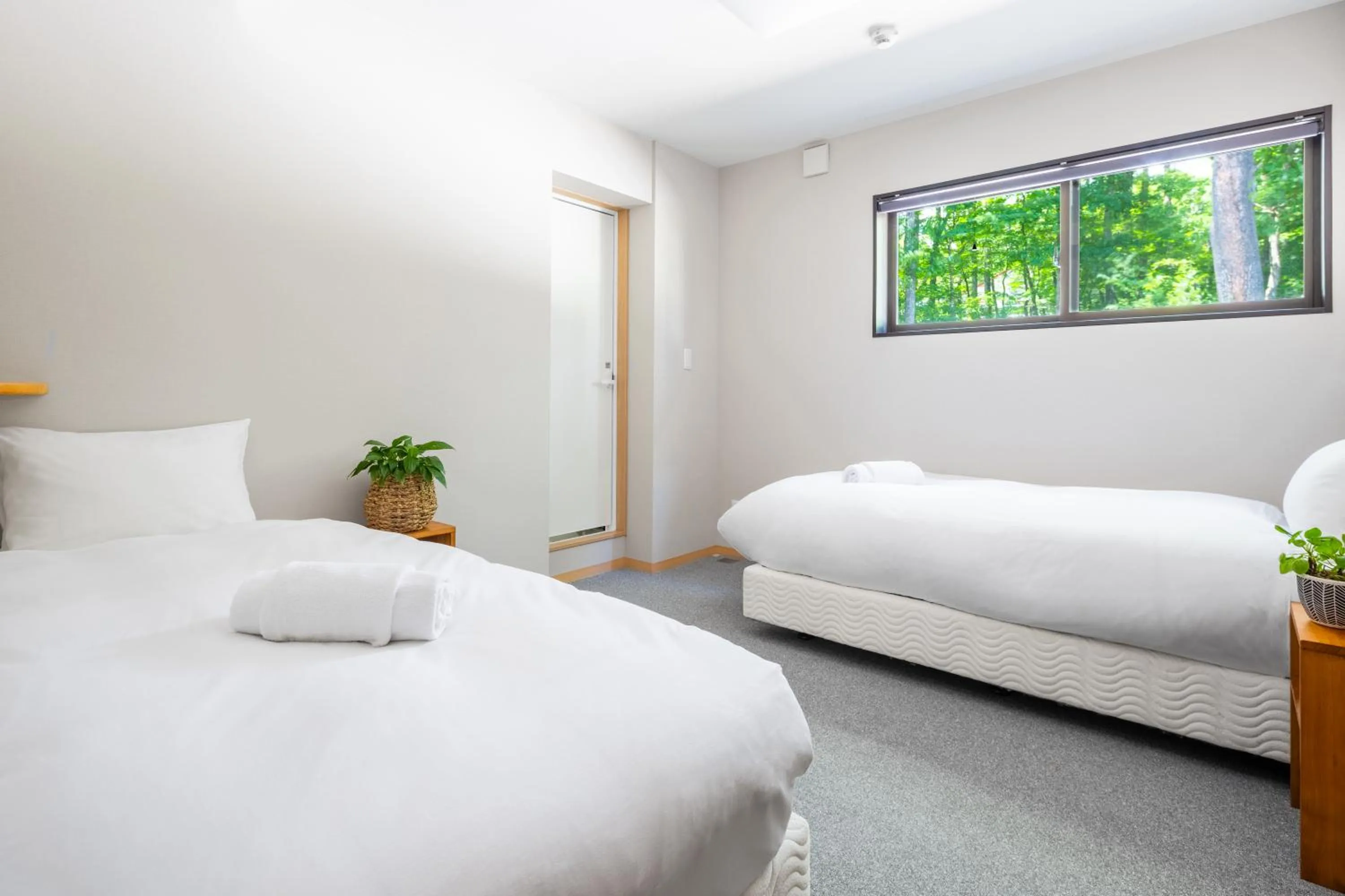 Bedroom, Bed in Wadano Woods by HHG
