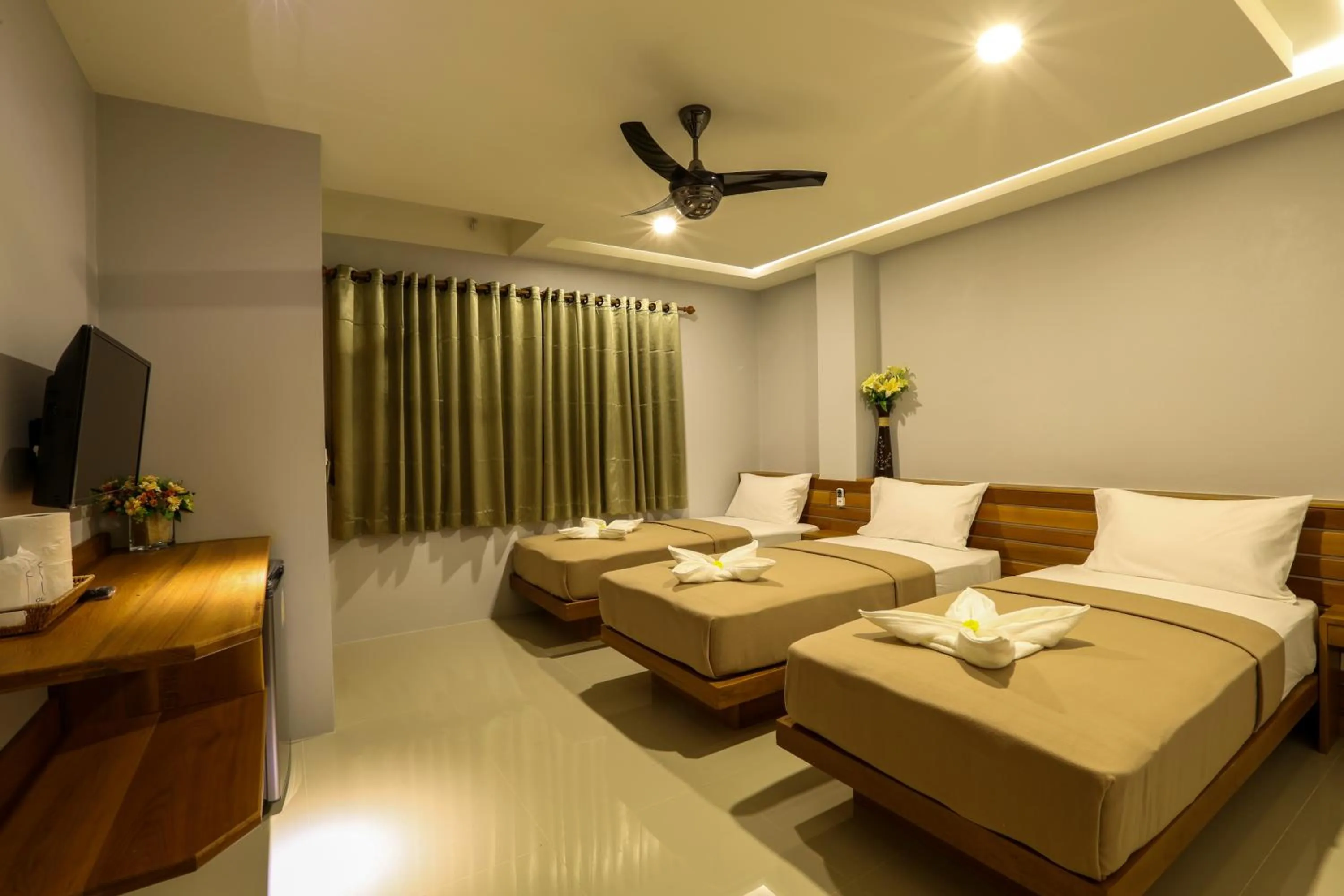 Photo of the whole room, Bed in Living Chilled Koh Tao