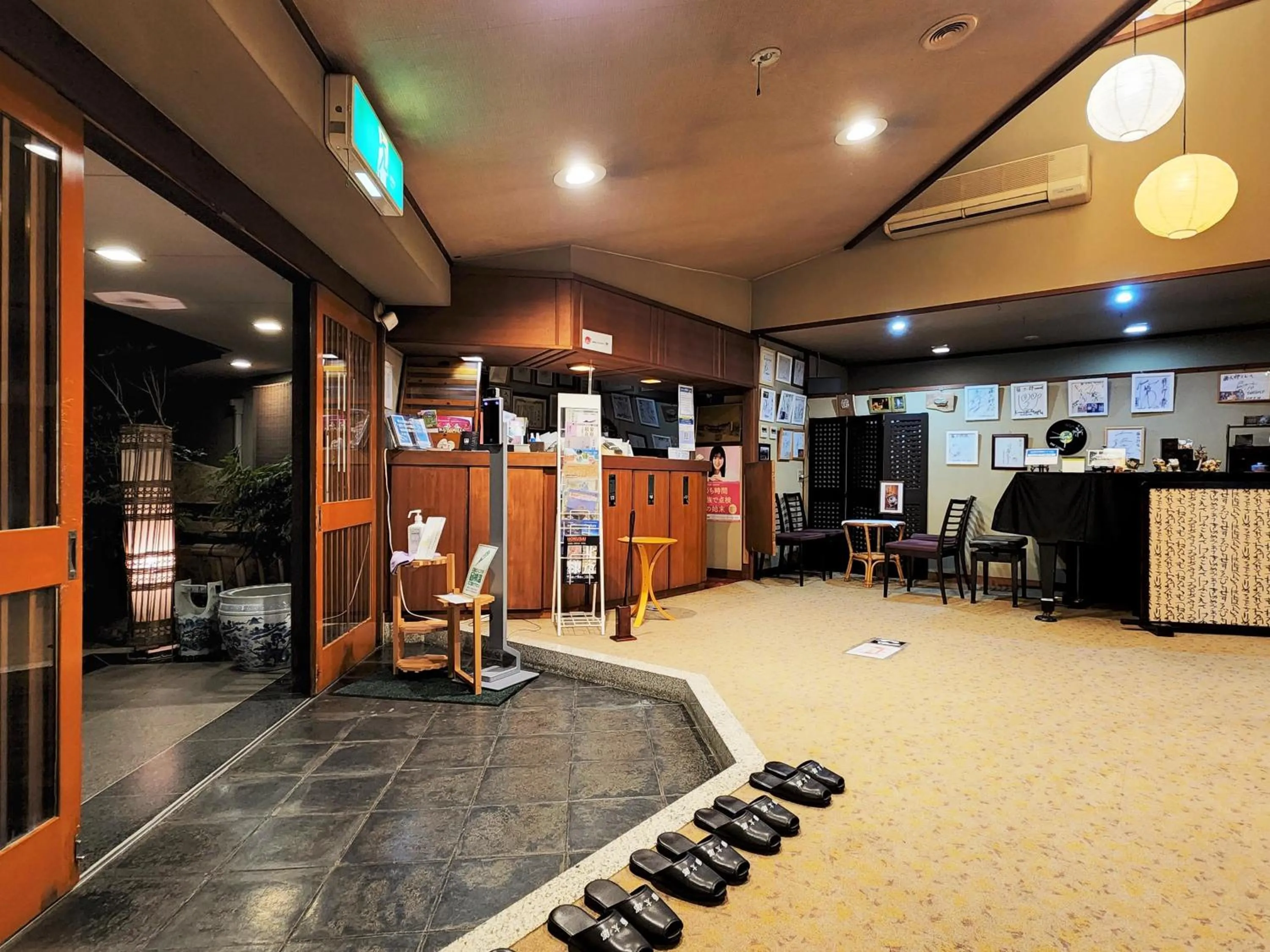 Lobby or reception in Ena Totaro