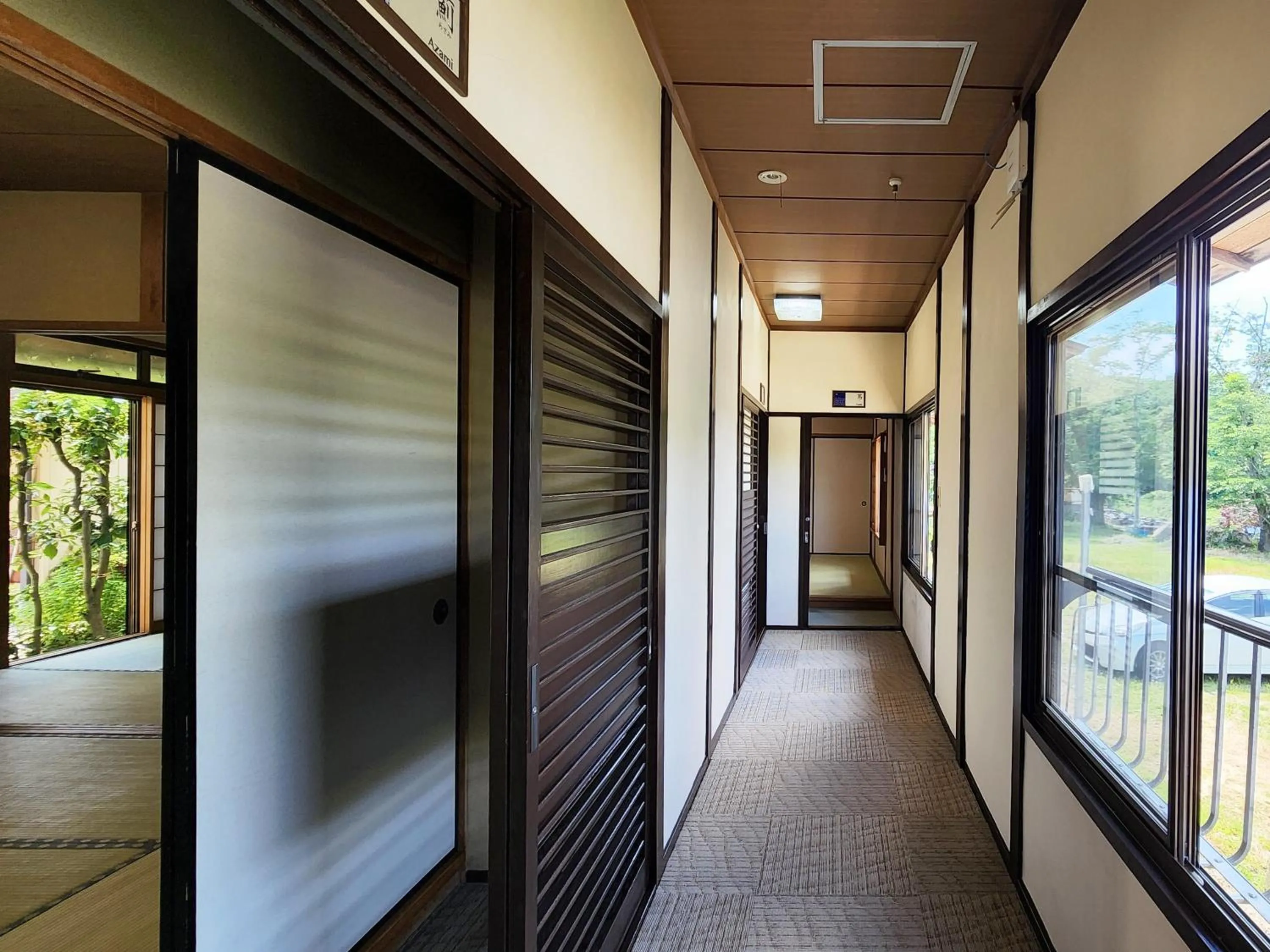 Photo of the whole room in Ena Totaro