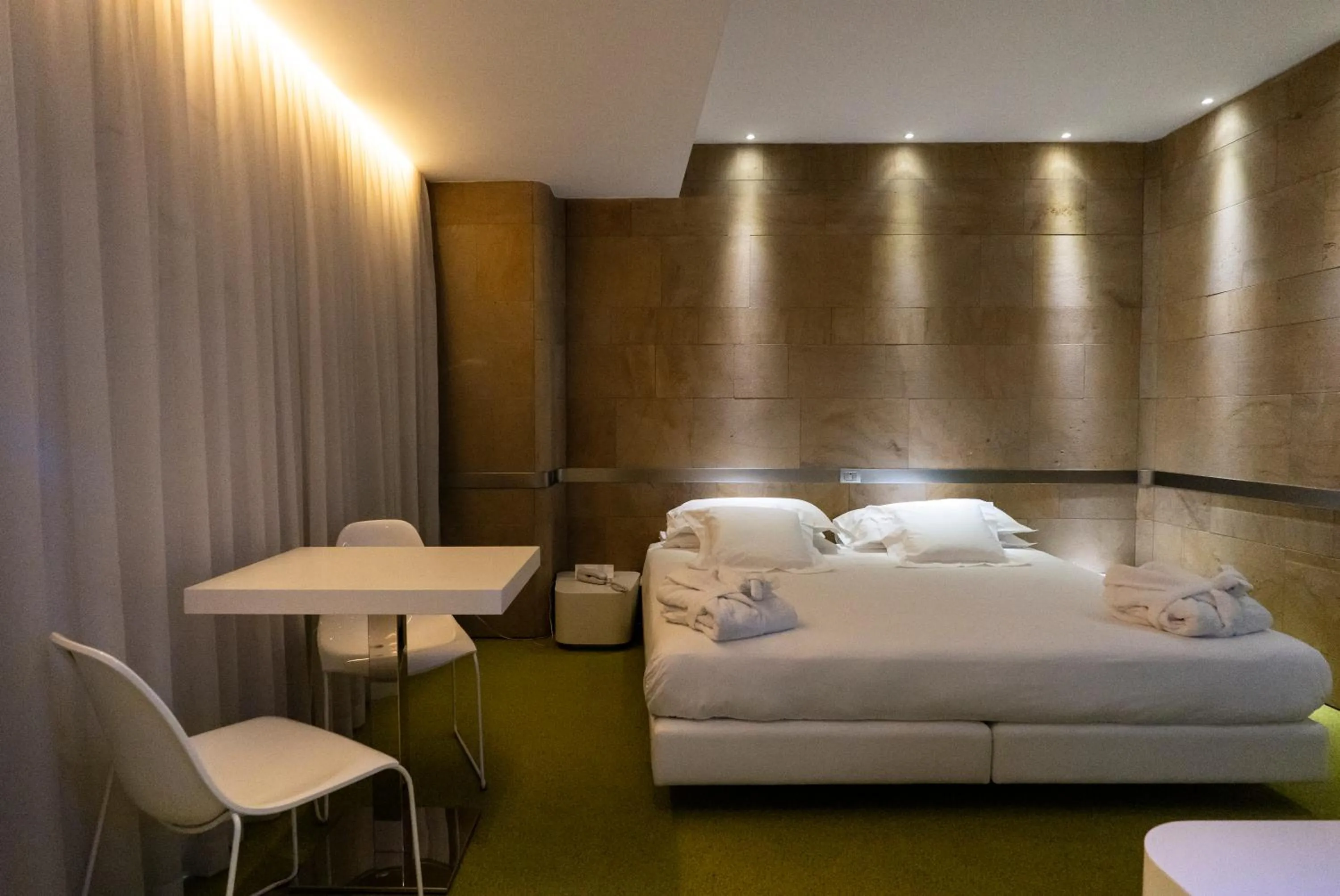Bed in A Point Arezzo Park Hotel