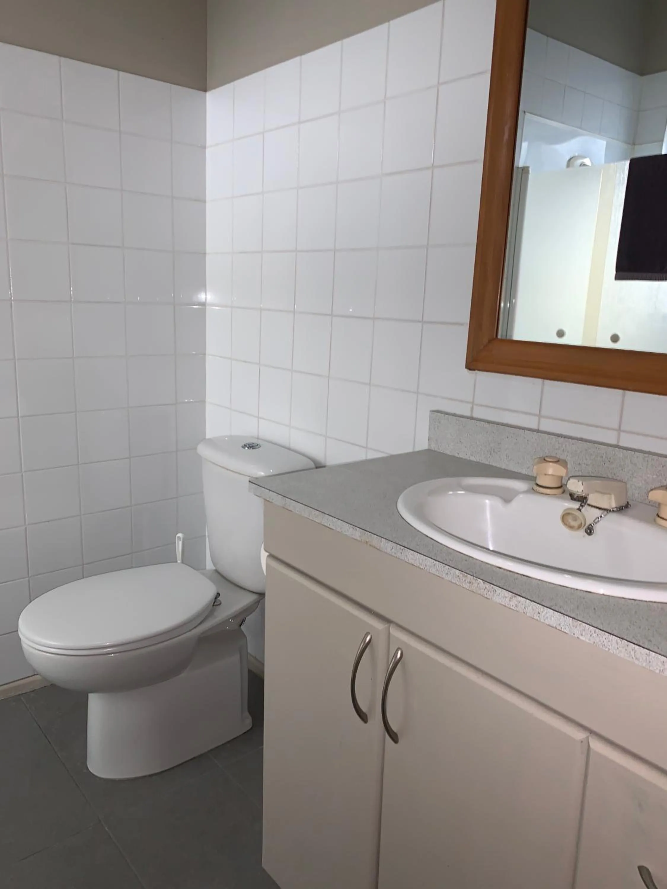 Toilet in Spires Barn Lodge