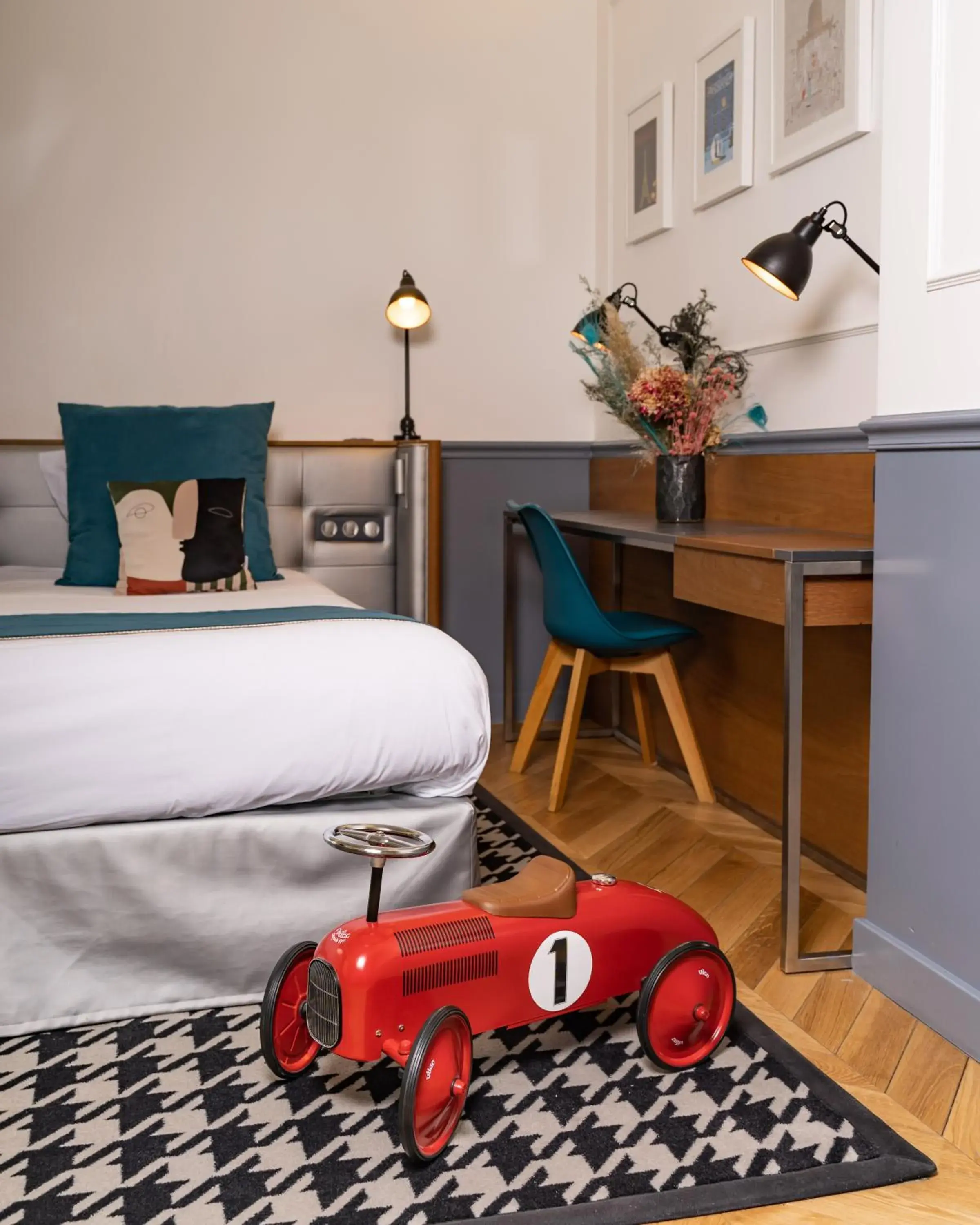 Bed in Hotel Petit Lafayette Bed in Hotel Petit Lafayette