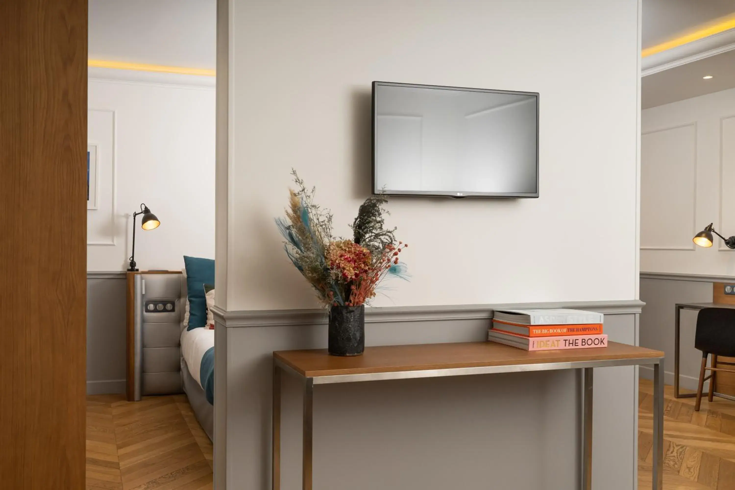 Photo of the whole room in Hotel Petit Lafayette Photo of the whole room in Hotel Petit Lafayette