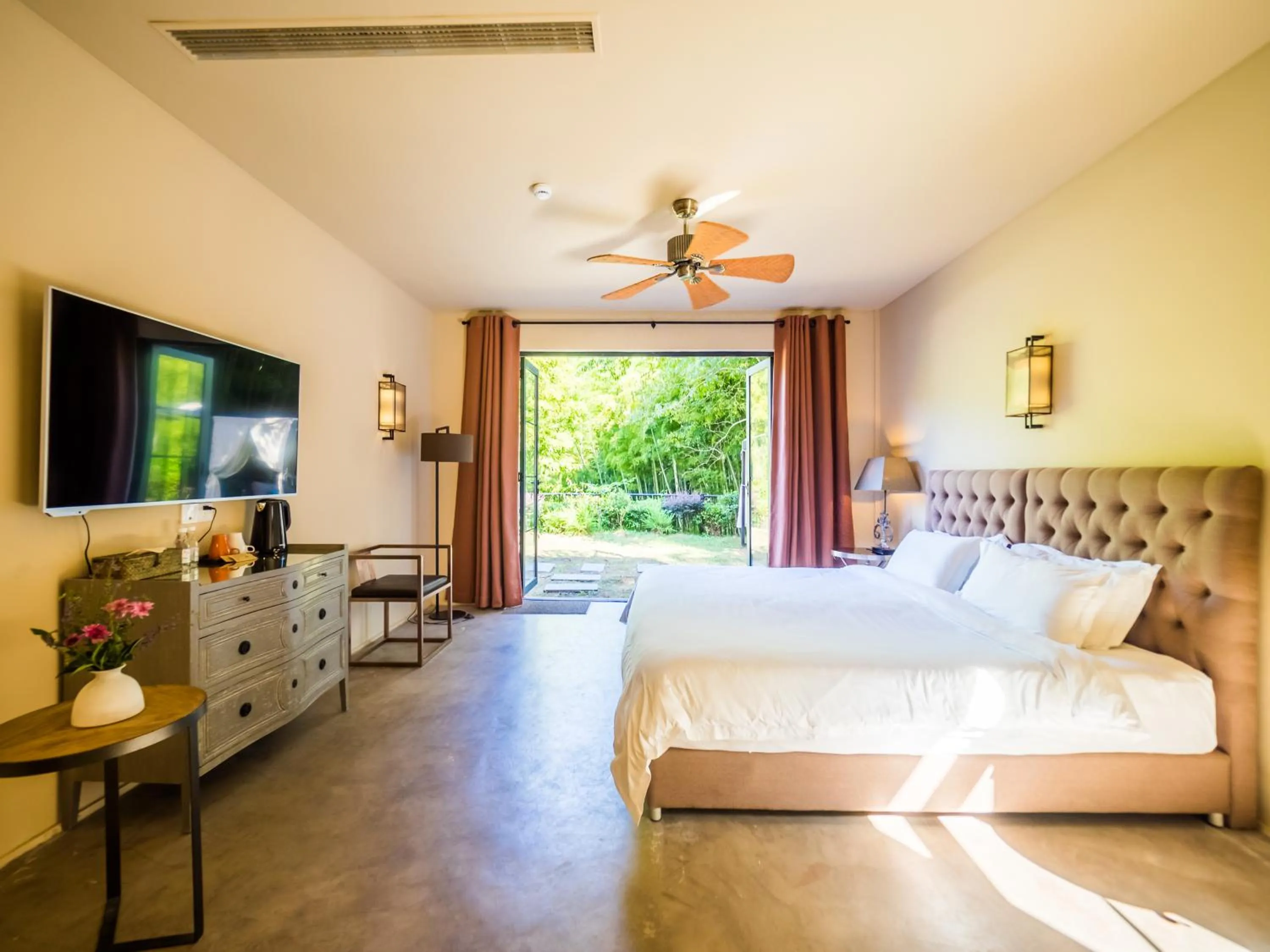 Bed in Moganshan Arcadia Resorts