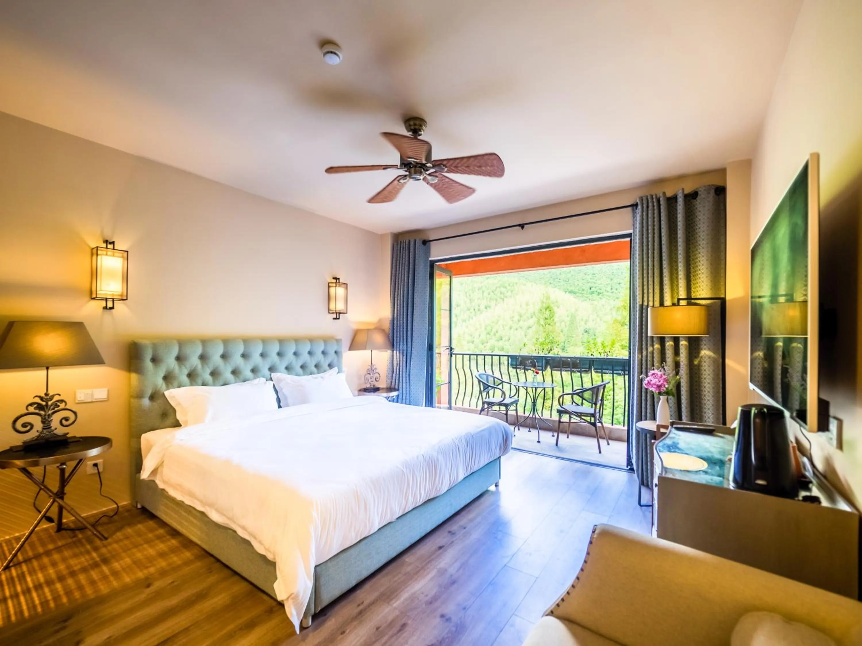 Bed in Moganshan Arcadia Resorts