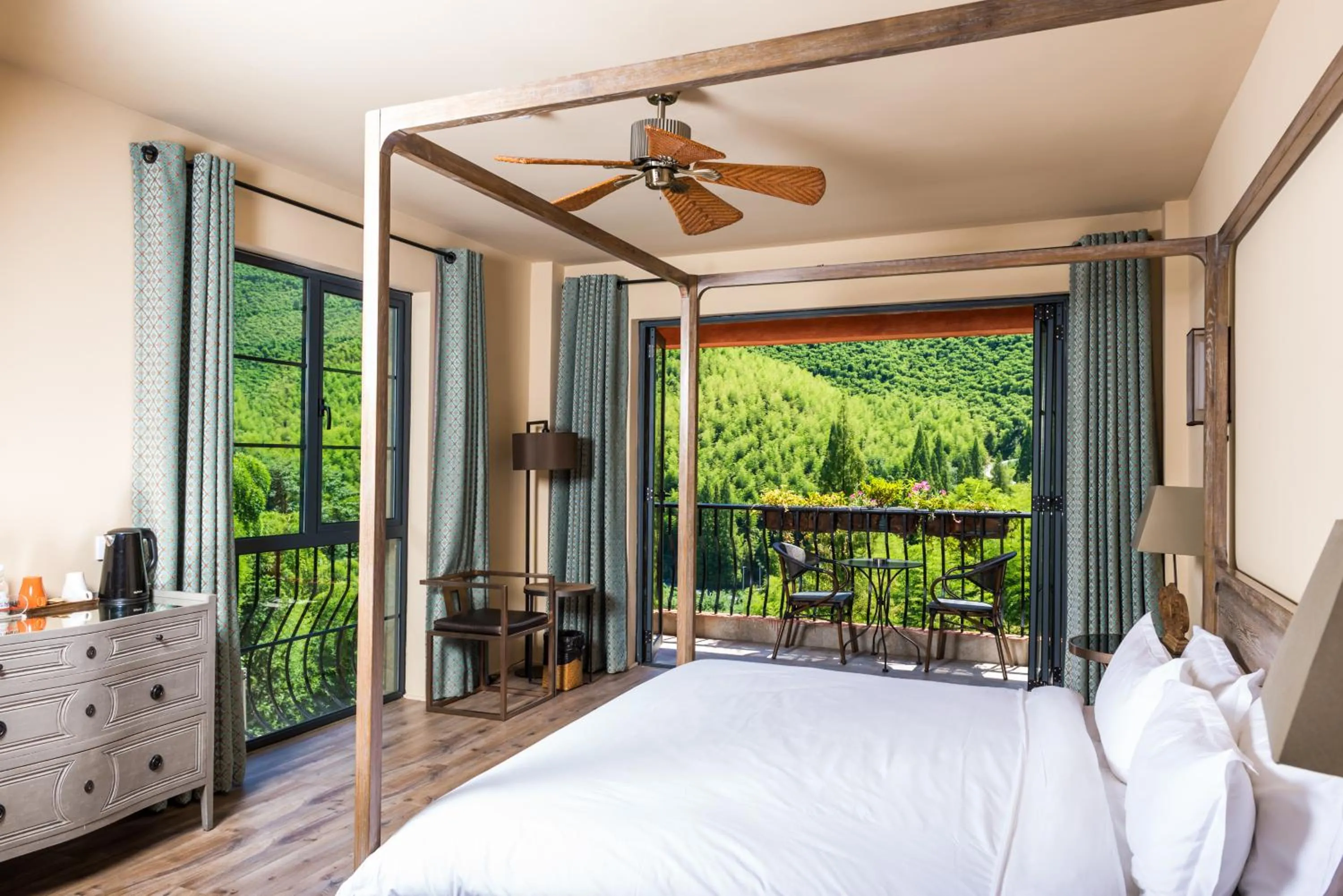 Balcony/Terrace, Bed in Moganshan Arcadia Resorts