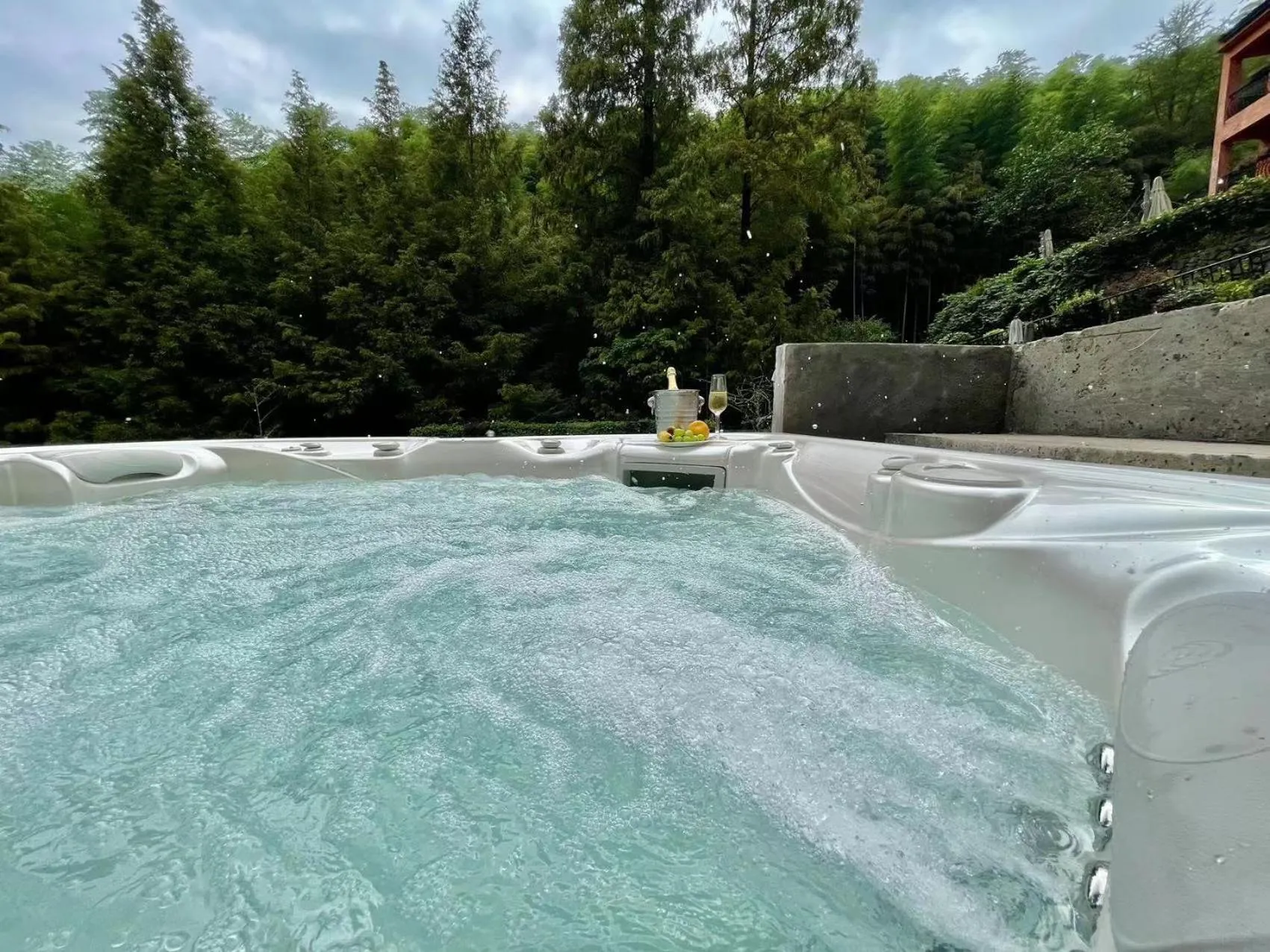 Hot Tub in Moganshan Arcadia Resorts