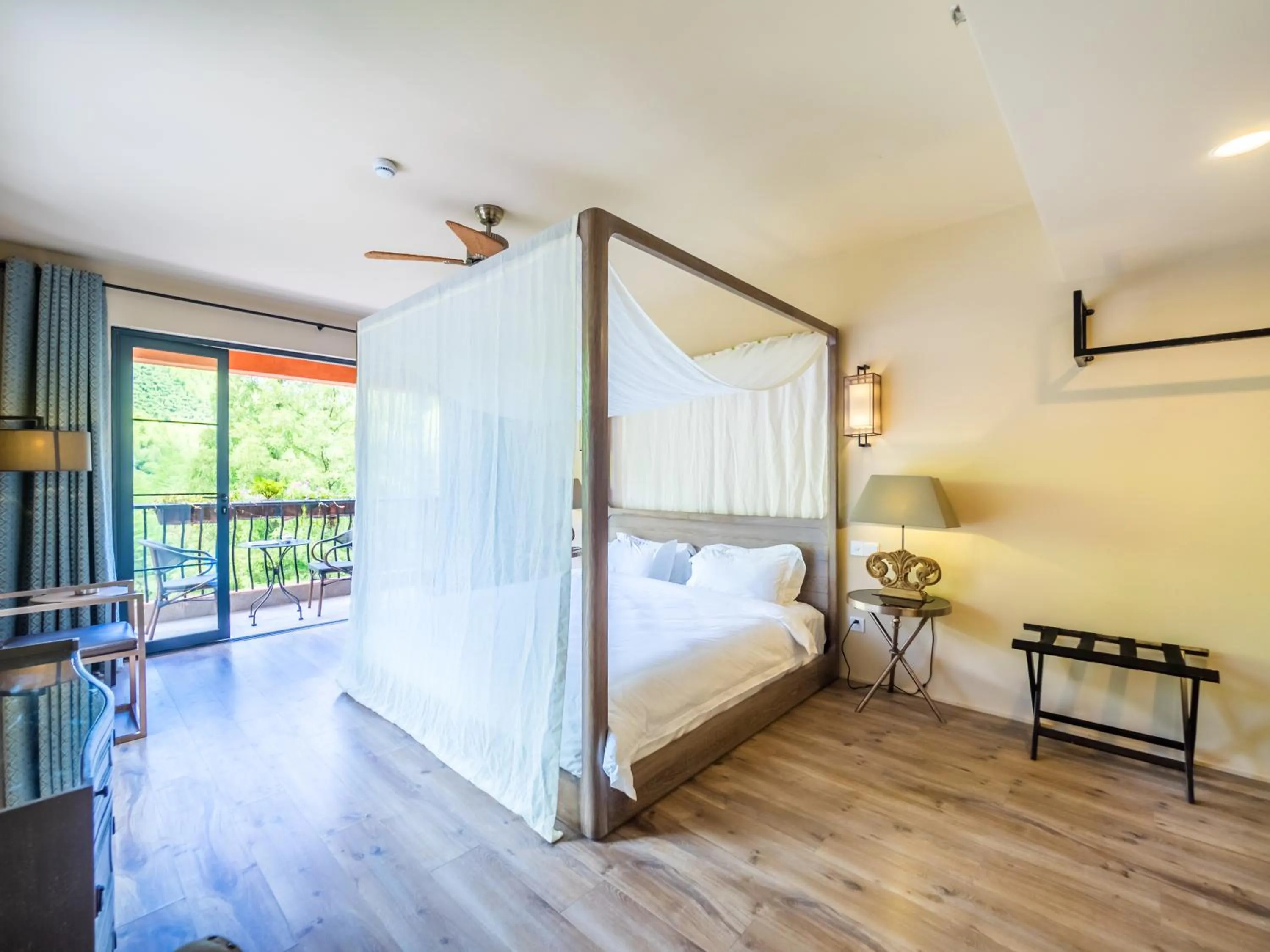 Photo of the whole room, Bed in Moganshan Arcadia Resorts