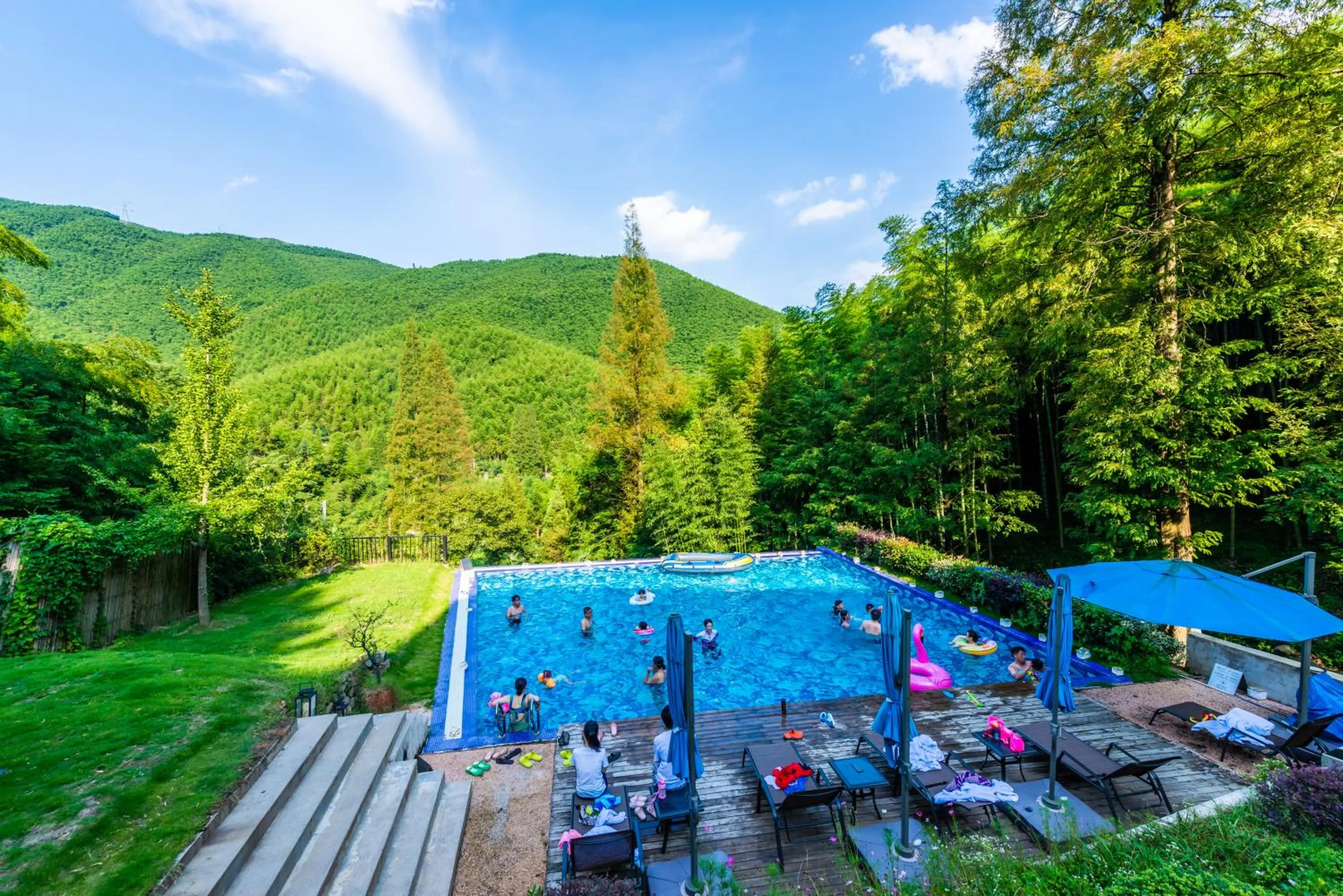 Swimming pool in Moganshan Arcadia Resorts