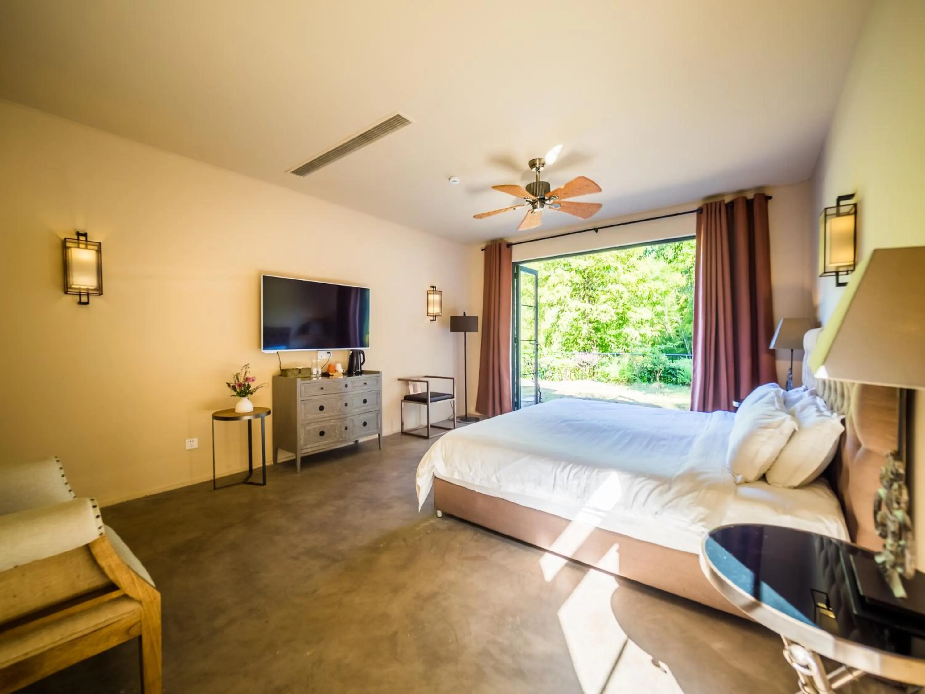 TV and multimedia, Bed in Moganshan Arcadia Resorts