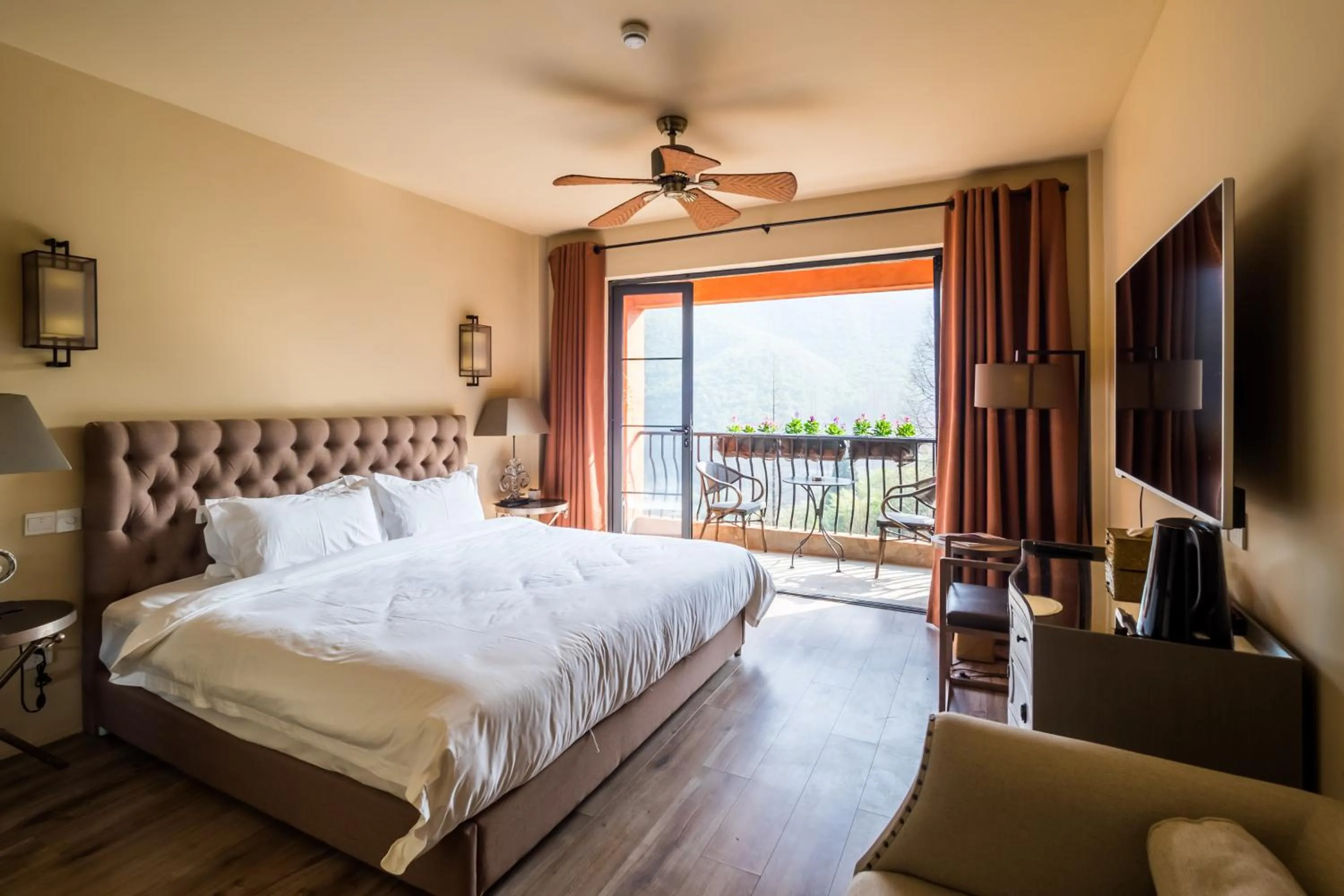 Balcony/Terrace, Bed in Moganshan Arcadia Resorts