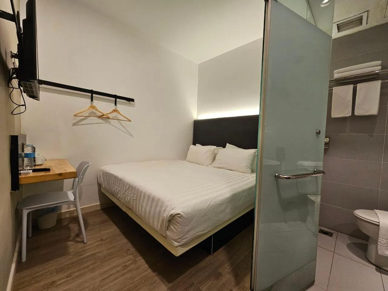 Photo of the whole room in Mode Inn Icon City