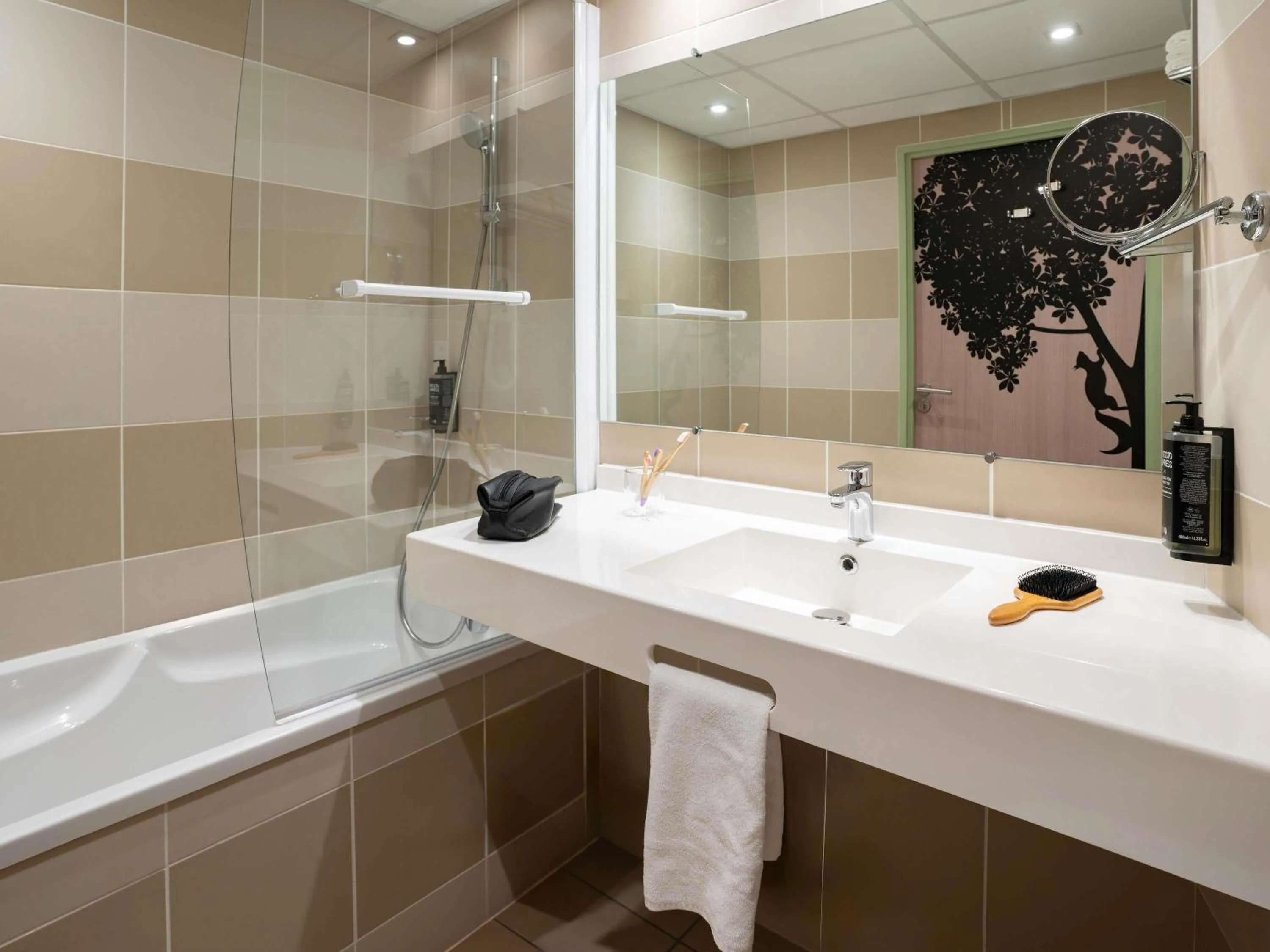 Bedroom in ibis Styles Guéret