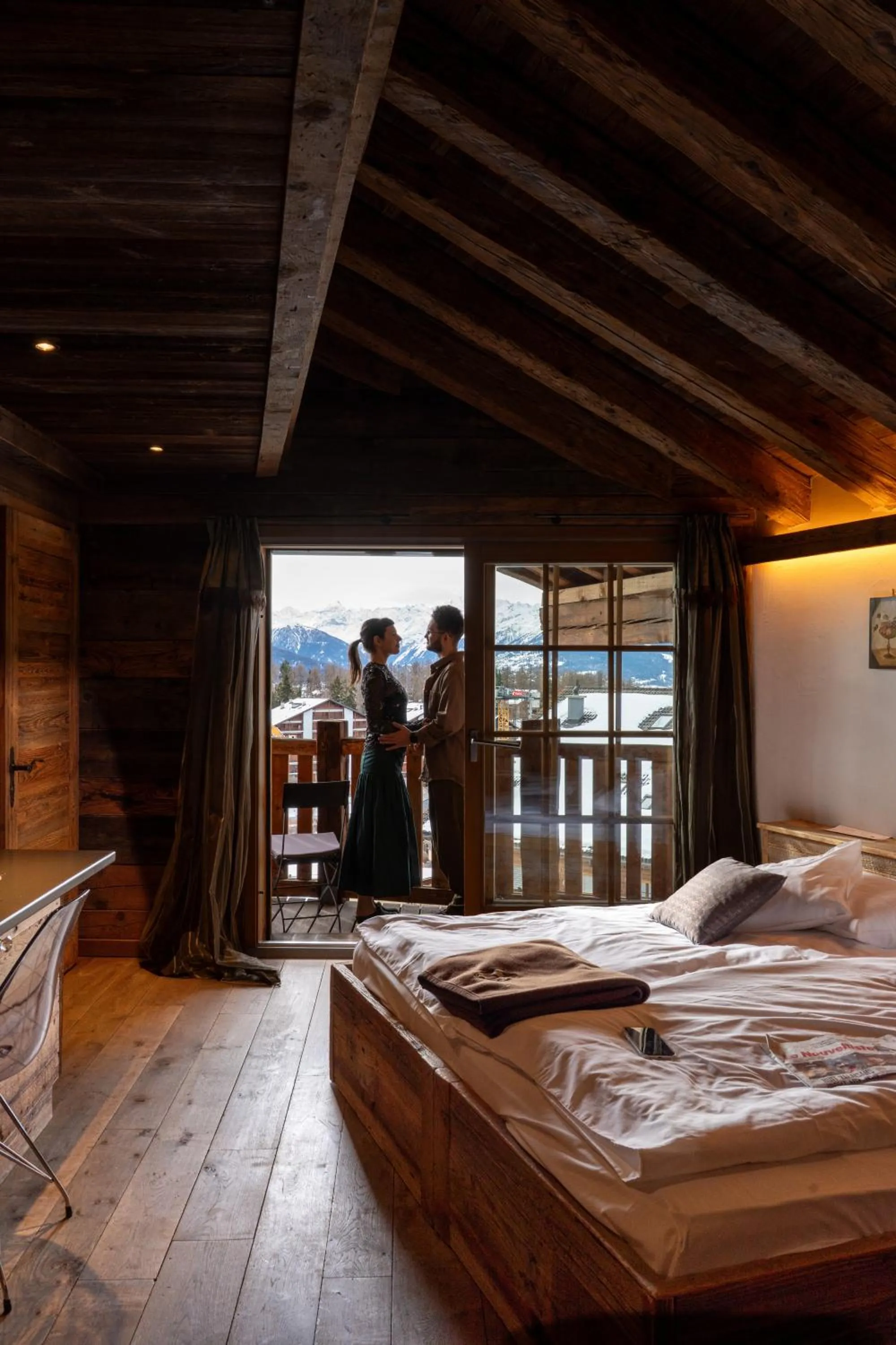 Property building, Bed in Hotel Etrier