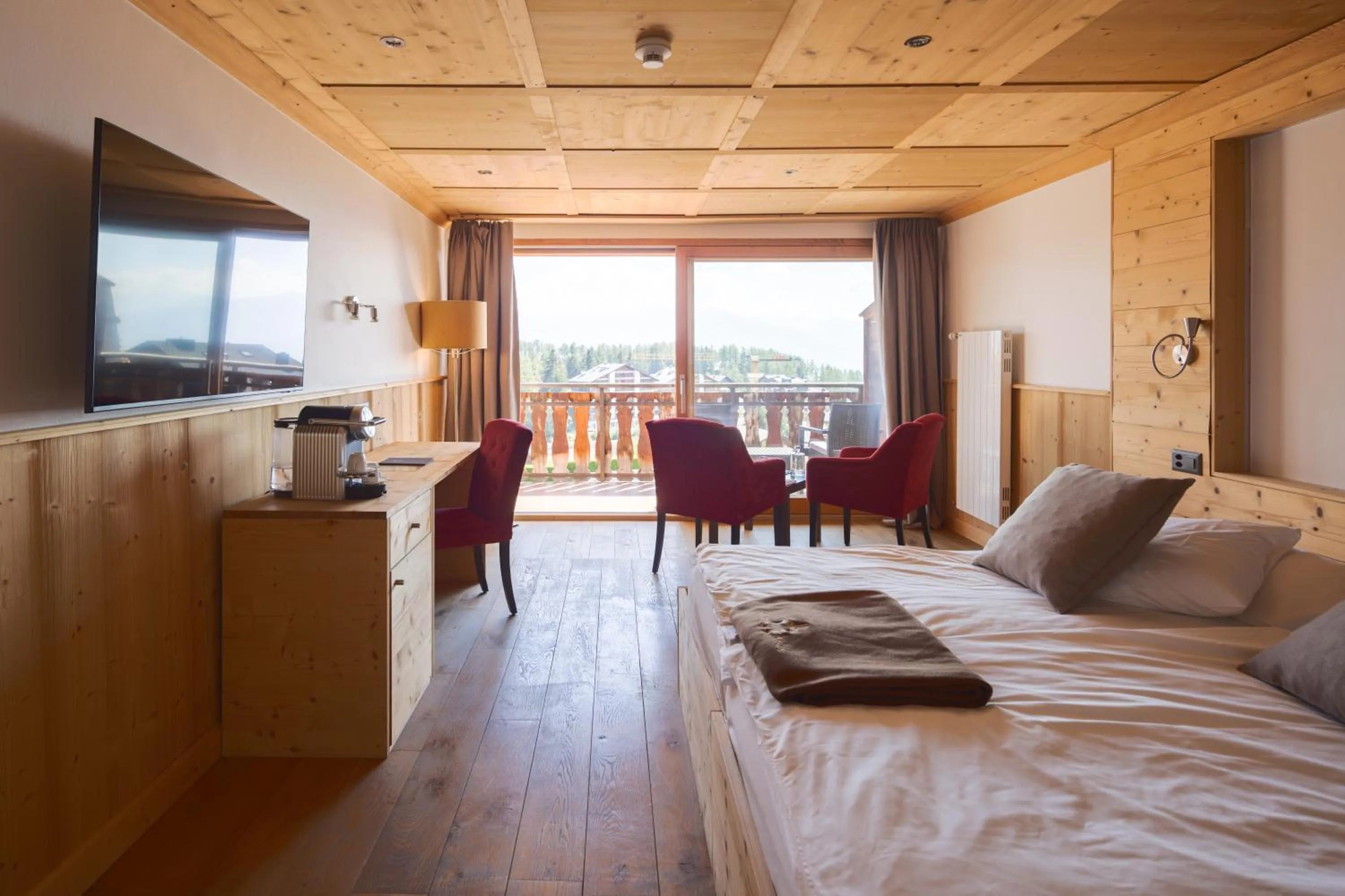 Property building, Bed in Hotel Etrier