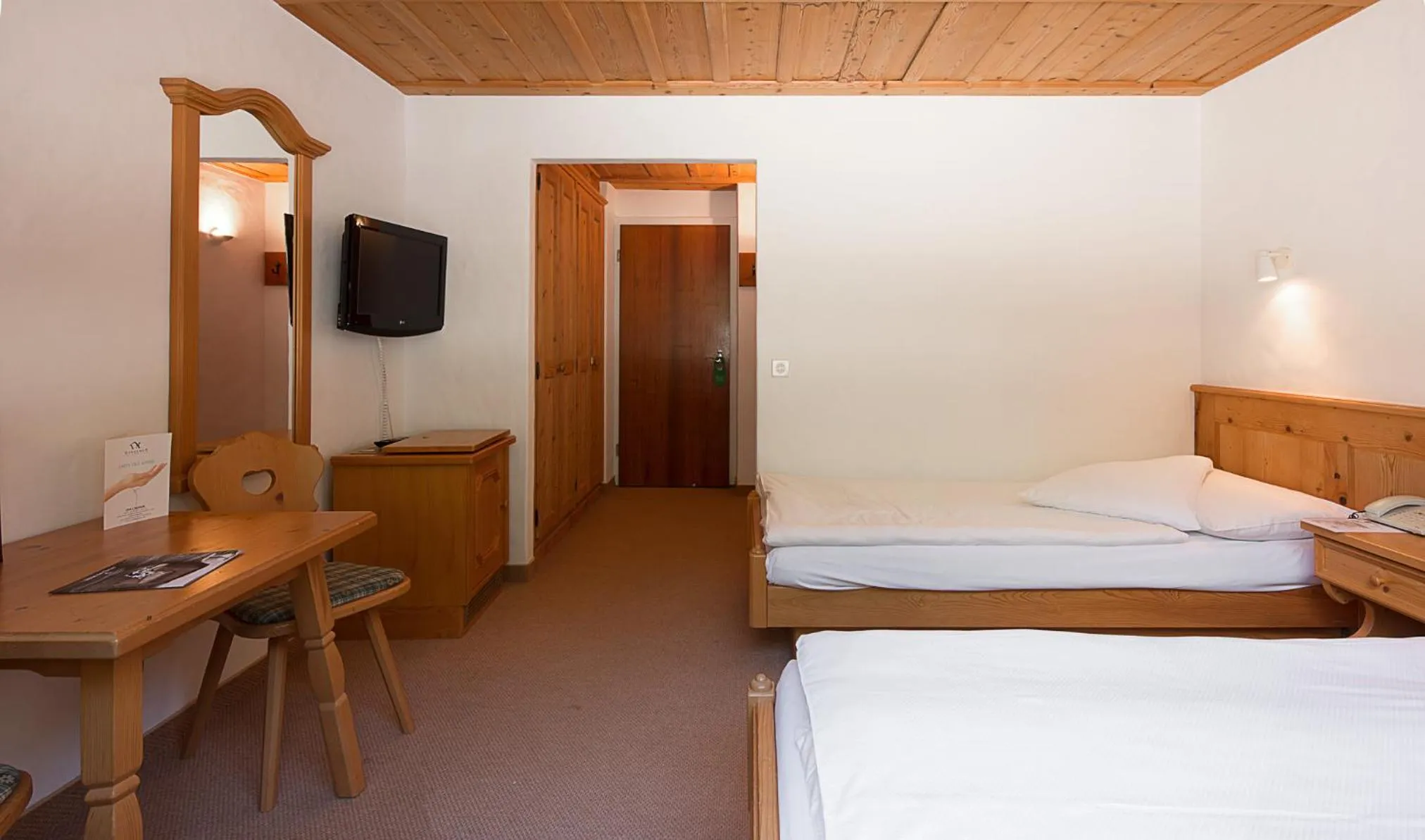 Bedroom, Bed in Hotel Etrier