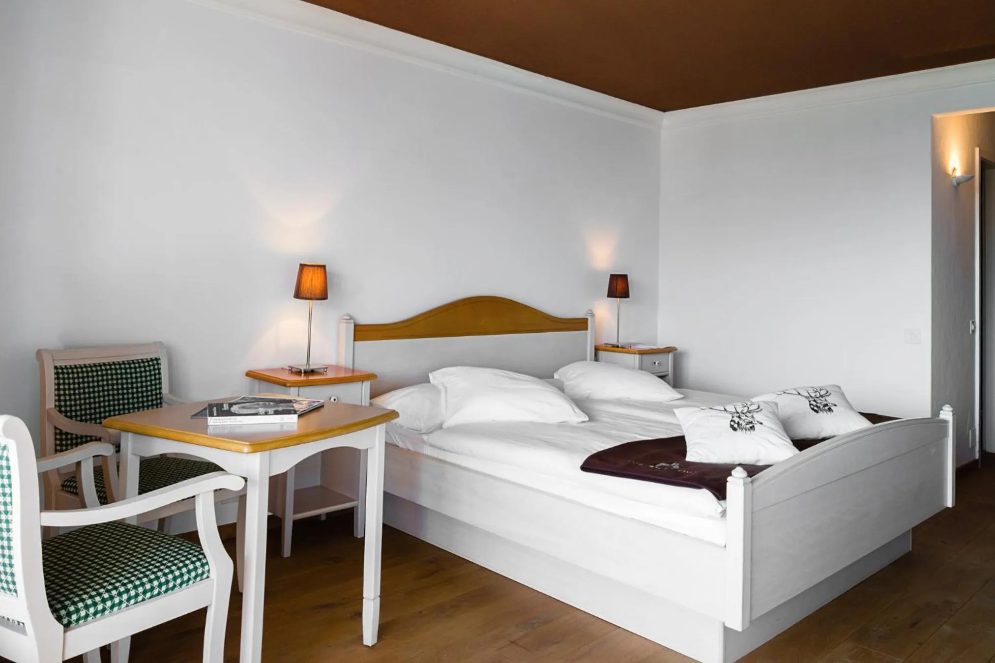 Breakfast, Bed in Hotel Etrier