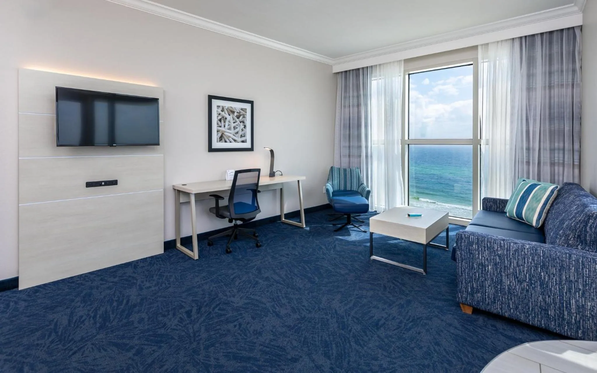 Bedroom in Holiday Inn Express Pensacola Beach by IHG