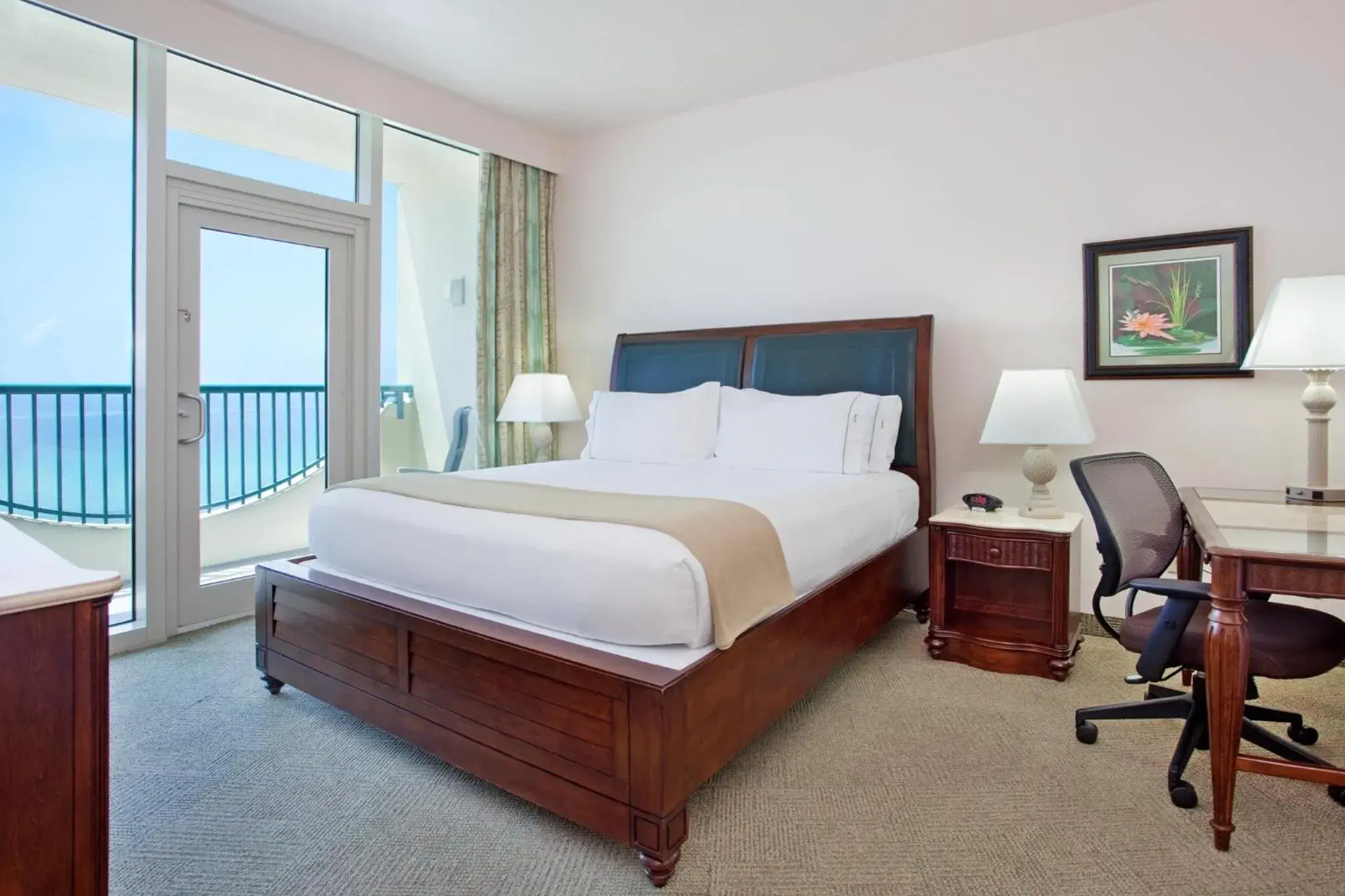 Bedroom, Bed in Holiday Inn Express Pensacola Beach by IHG Bedroom, Bed in Holiday Inn Express Pensacola Beach by IHG